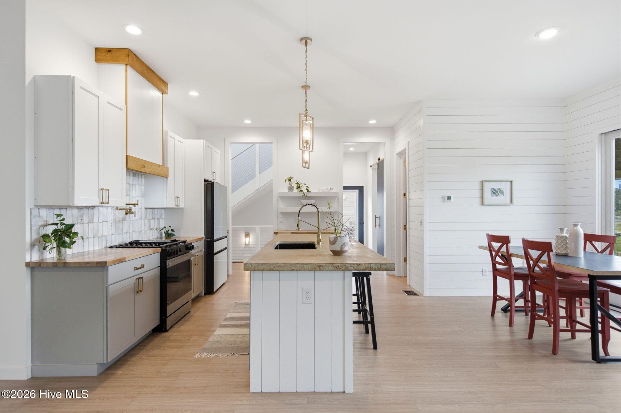 Single Family Residence at 9202 River Road, Wilmington, NC 28412, photo 15 of 77