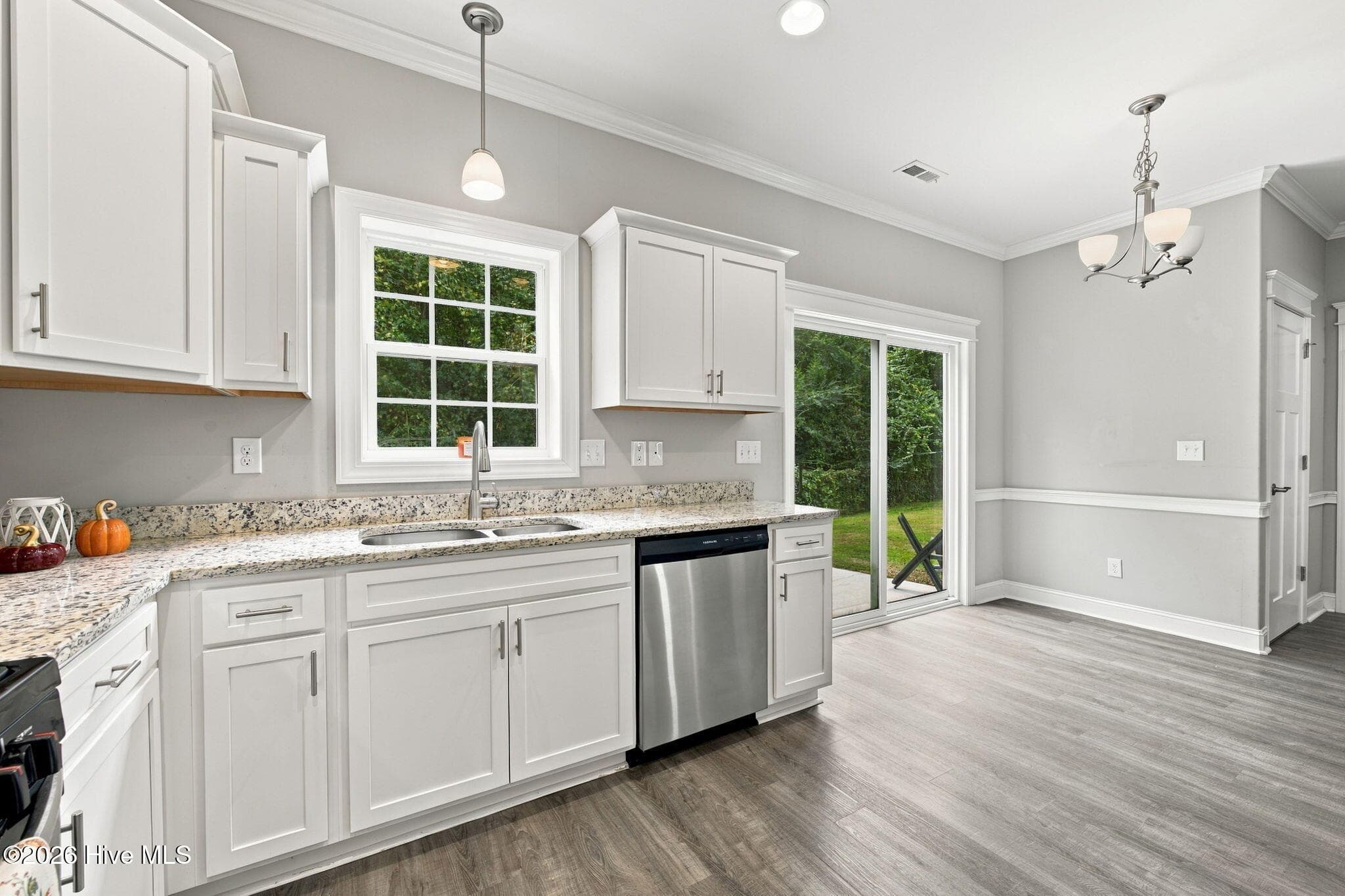 Single Family Residence at 100 Fernie Lane, New Bern, NC 28560, photo 14 of 51