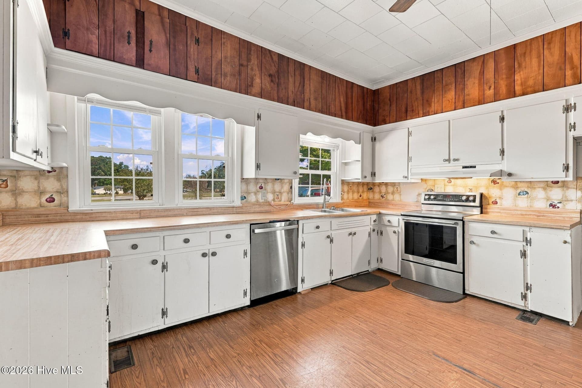 Single Family Residence at 727 Share Cake Road, Clinton, NC 28328, photo 5 of 29