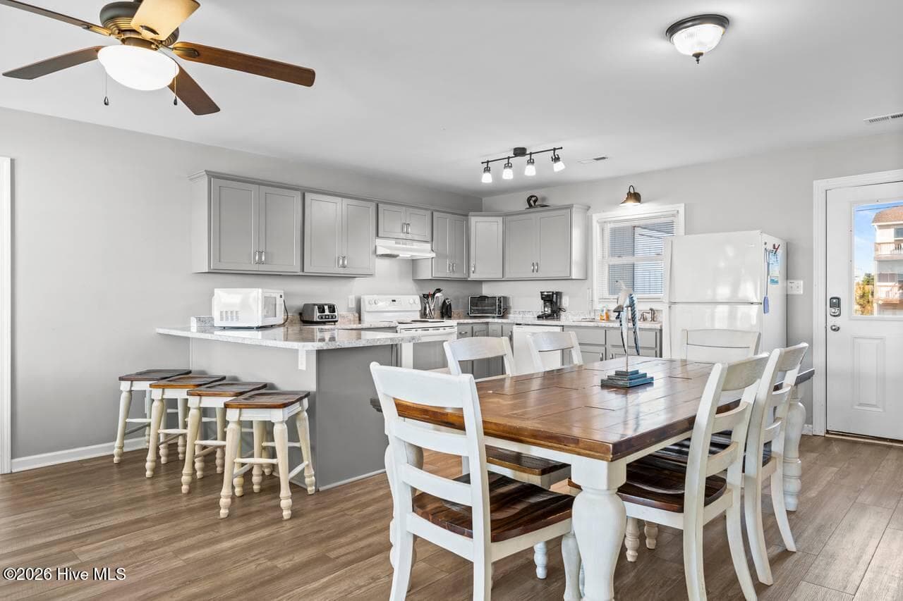 Single Family Residence at 2005 Ocean Drive, Emerald Isle, NC 28594, photo 20 of 31