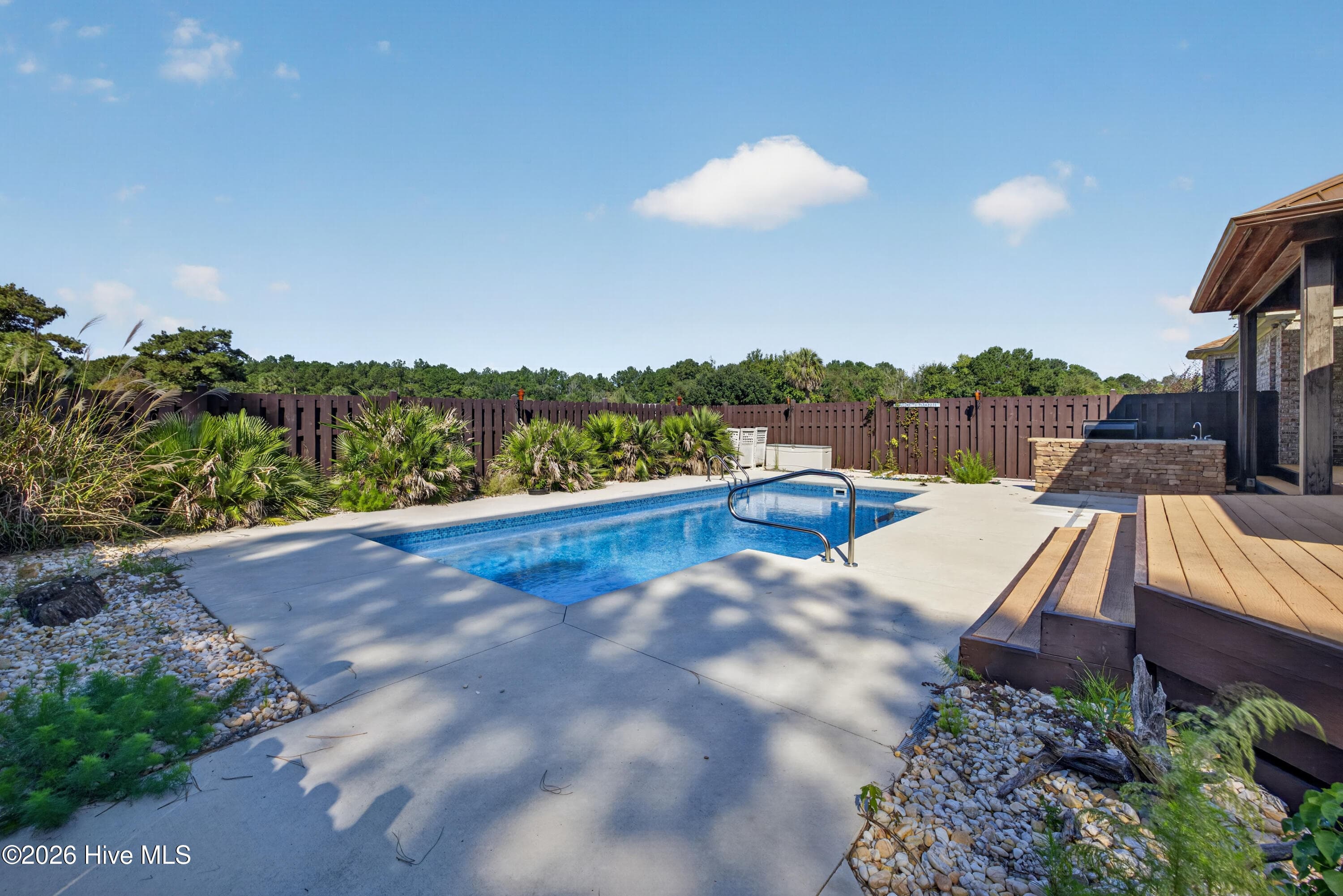 Single Family Residence at 106 Bogey Court, Hampstead, NC 28443, photo 9 of 52