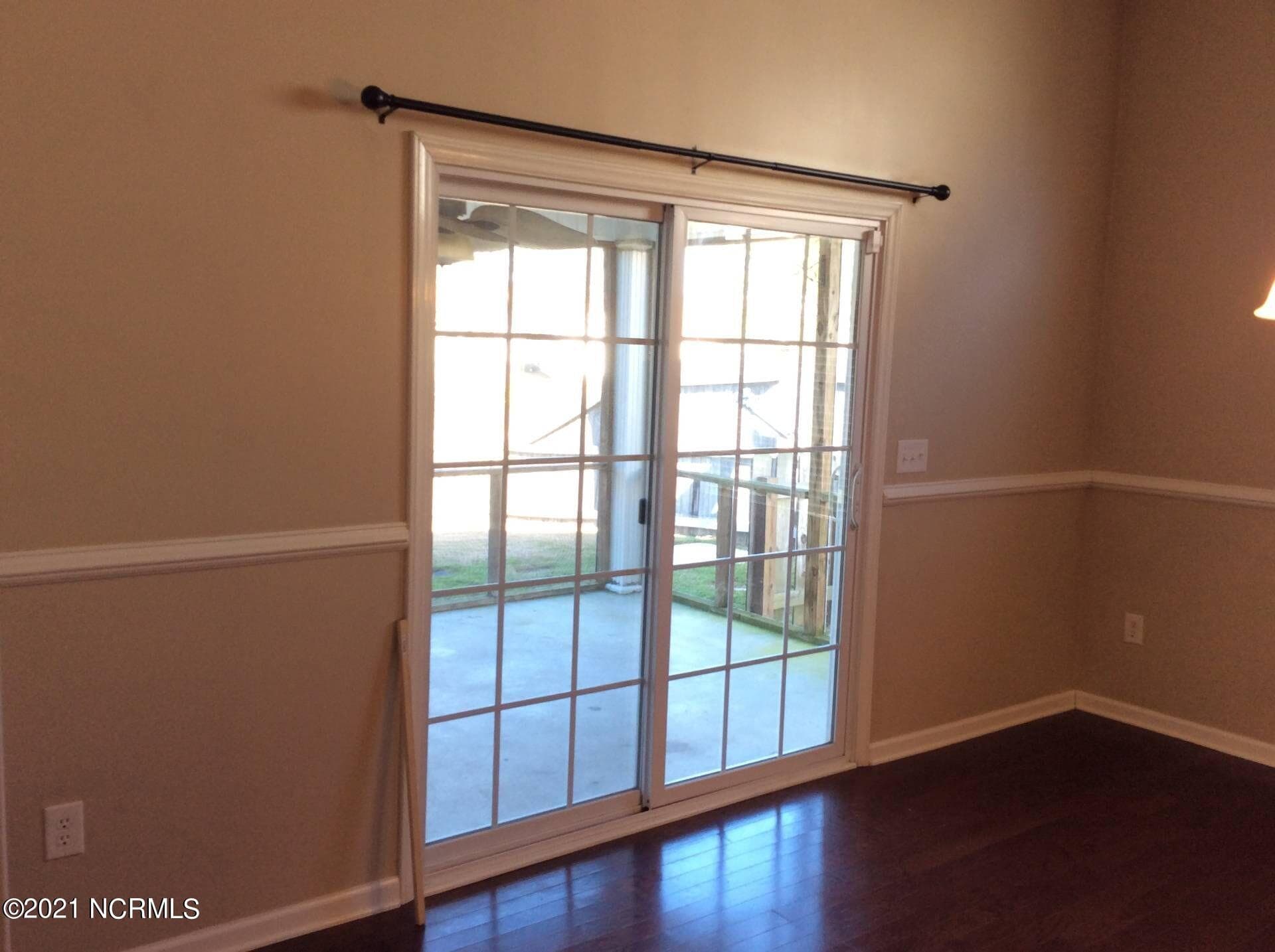 Single Family Residence at 105 Lakeside Green Drive, New Bern, NC 28560, photo 15 of 32