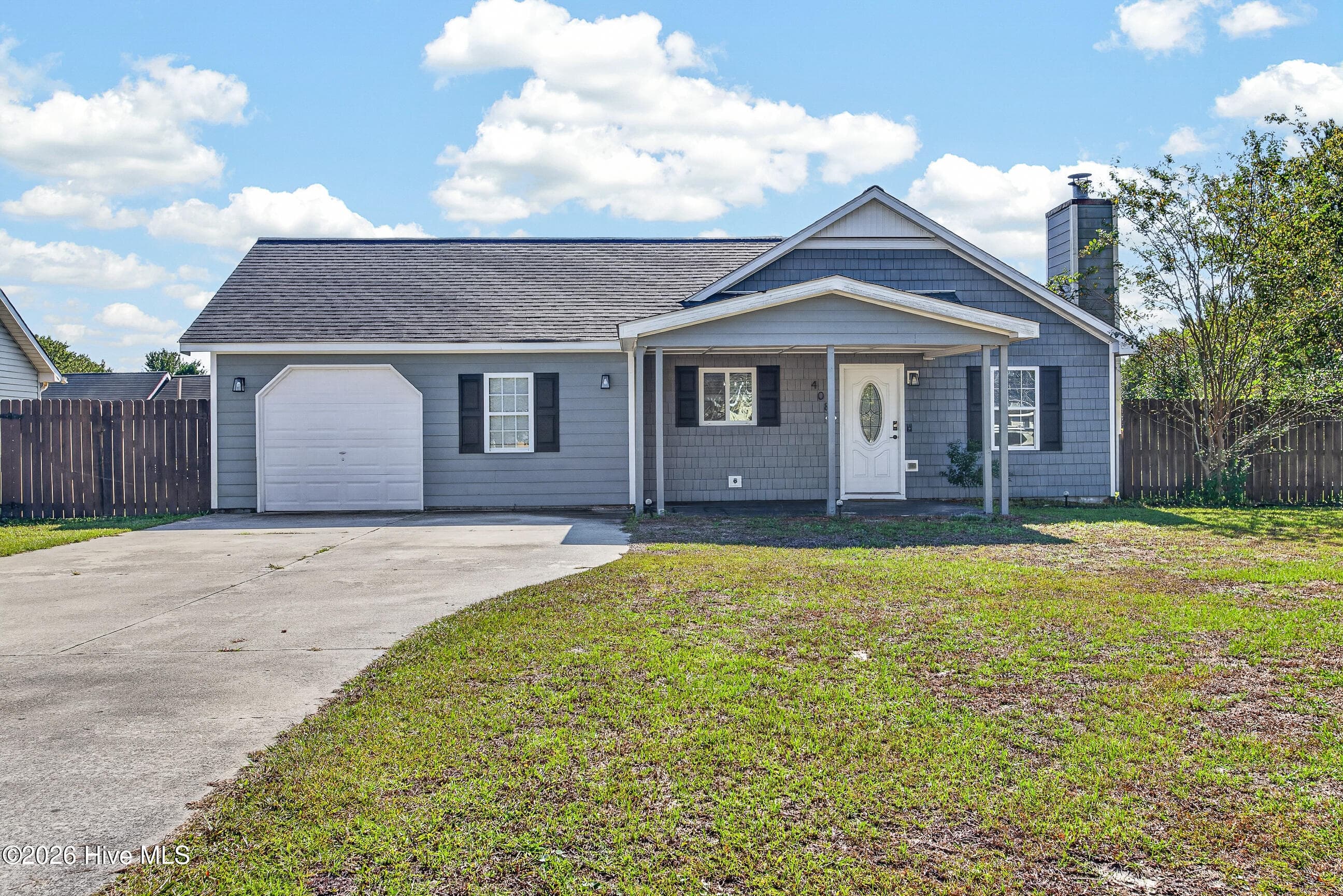 408 Foxtrace Lane, Hubert, NC 28539
