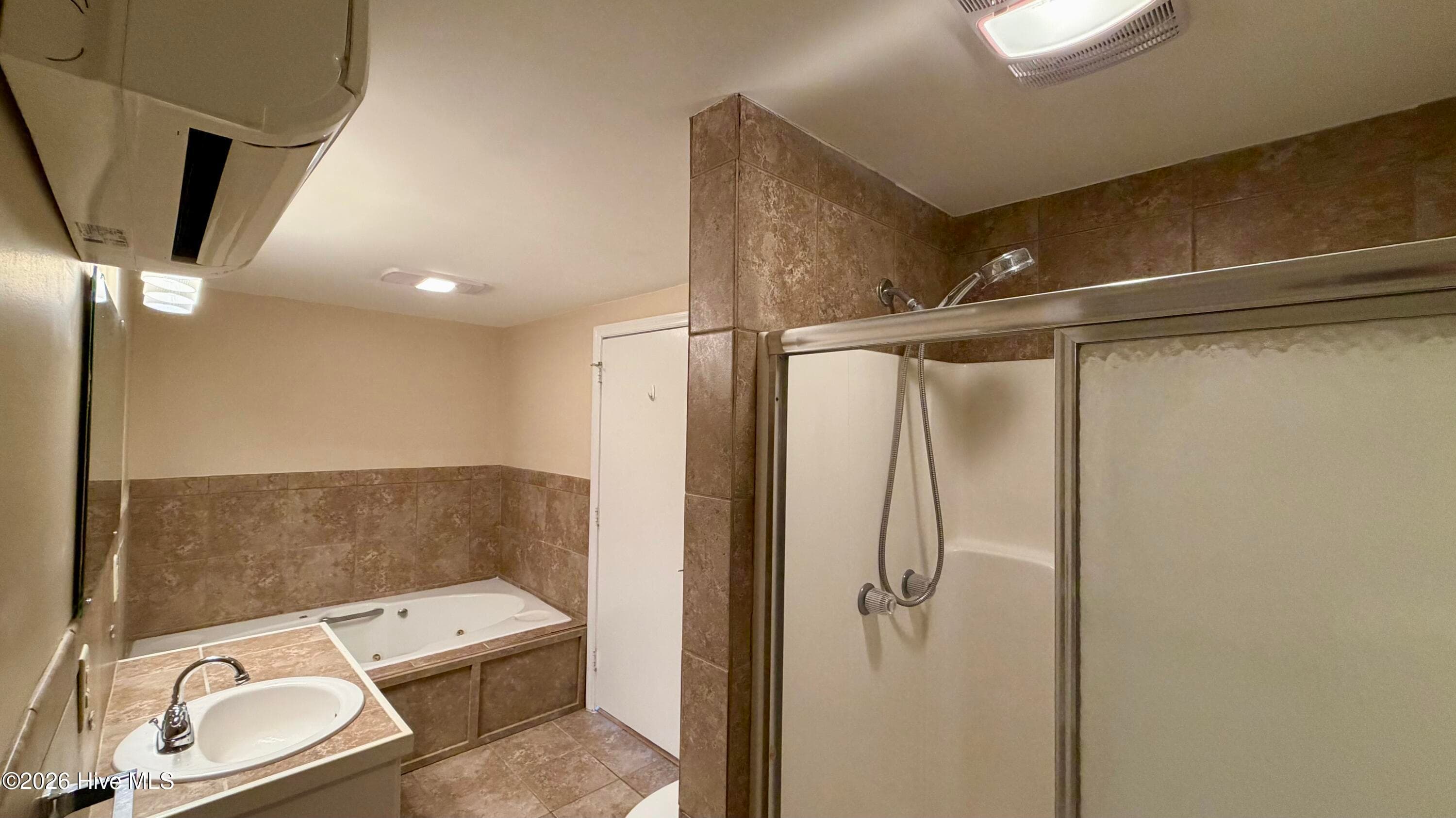 Single Family Residence at 1113 Cherry Tree Drive, New Bern, NC 28562, photo 38 of 80