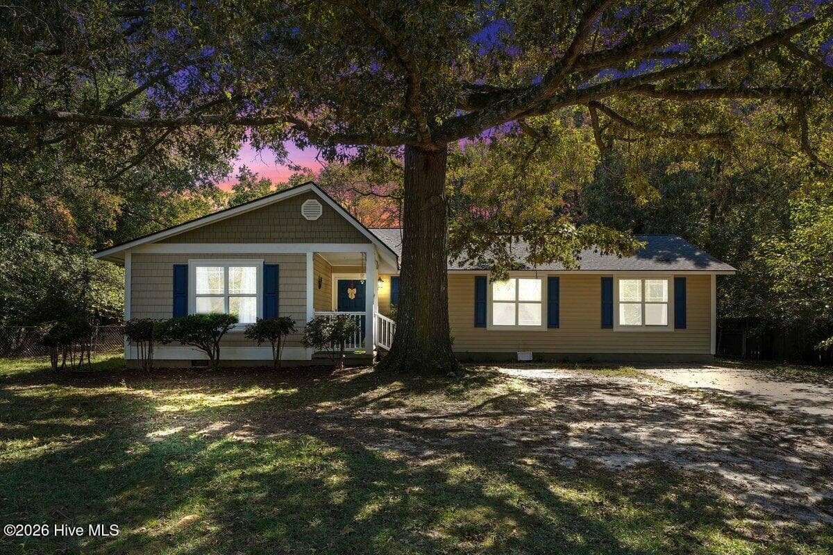 Single Family Residence at 111 Lakehurst Drive, Dudley, NC 28333, photo 2 of 49