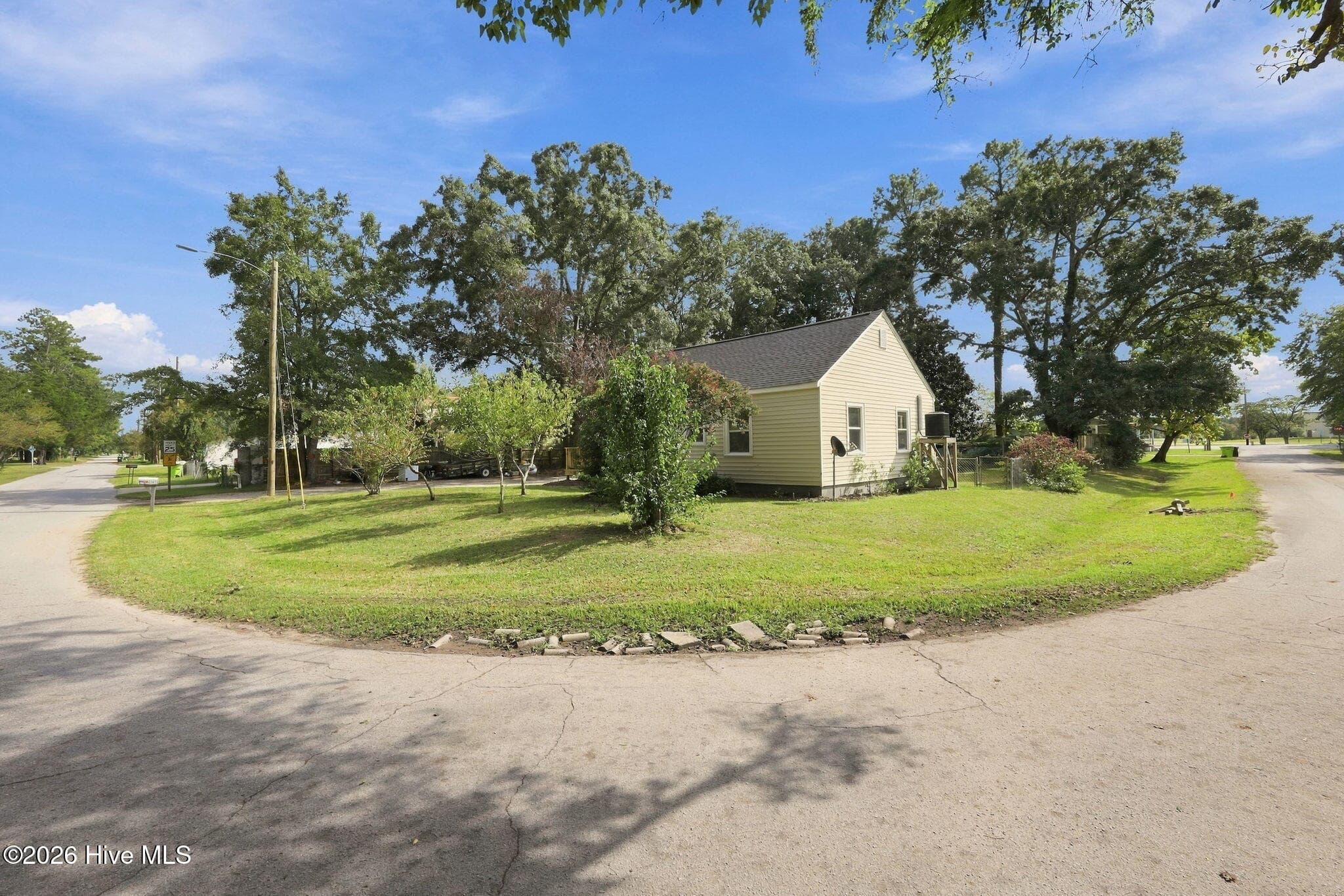 Single Family Residence at 2707 Alabama Avenue, New Bern, NC 28560, photo 4 of 56