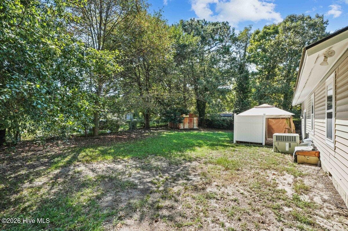 Single Family Residence at 111 Lakehurst Drive, Dudley, NC 28333, photo 5 of 49