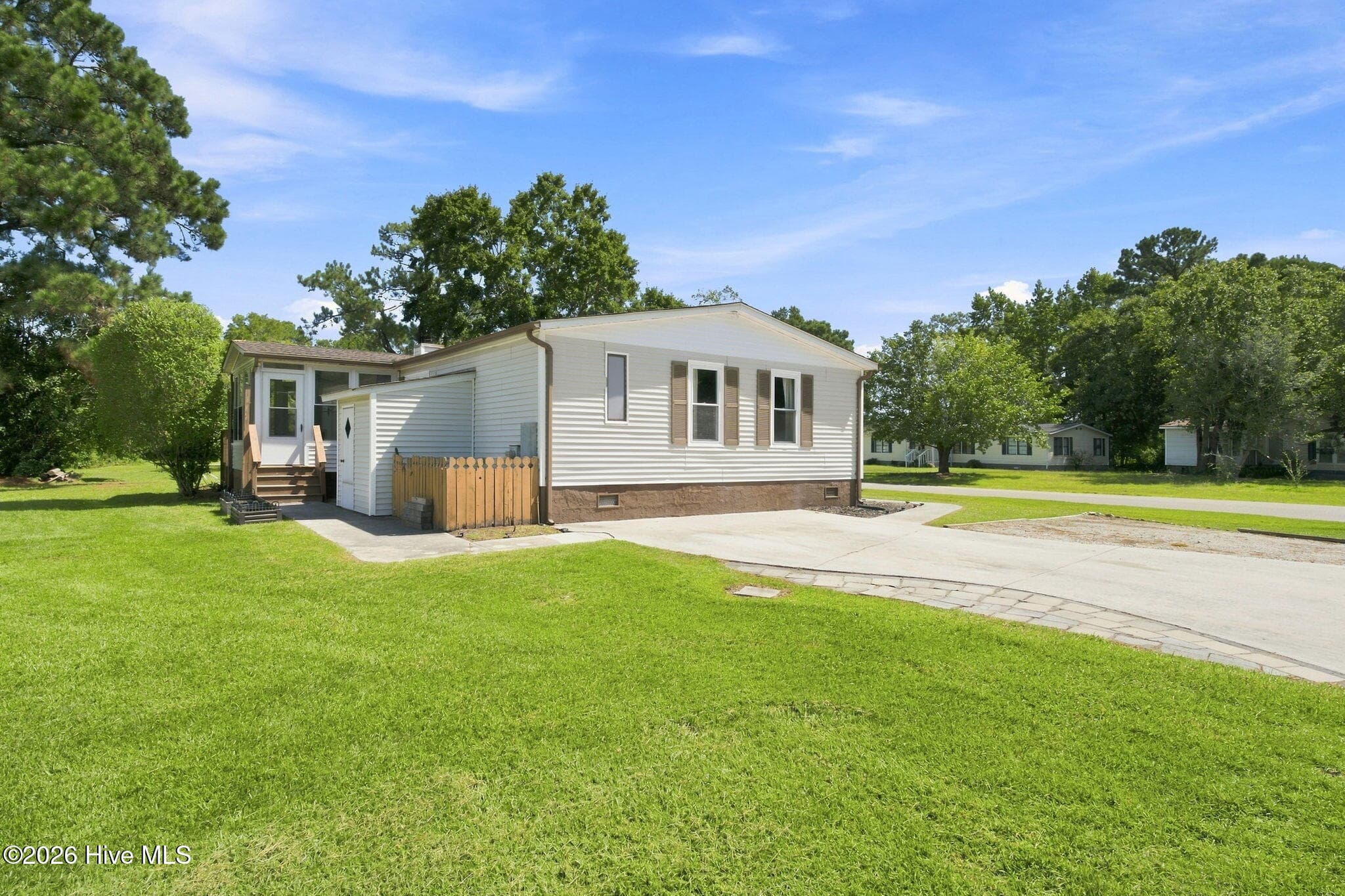 Manufactured Home at 900 Lighthouse Court, Hampstead, NC 28443, photo 36 of 44
