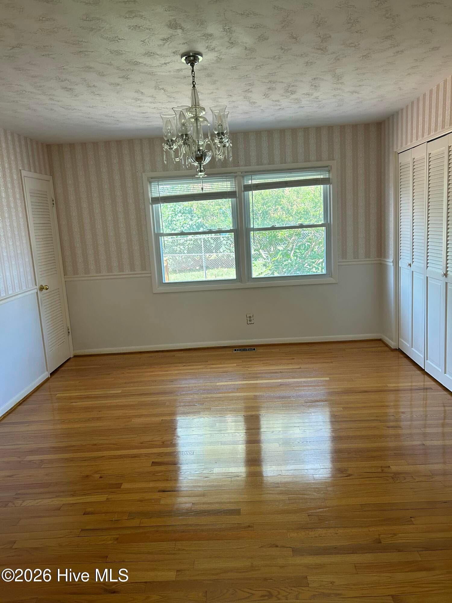 Single Family Residence at 700 Oakwood Avenue, Jacksonville, NC 28546, photo 6 of 15