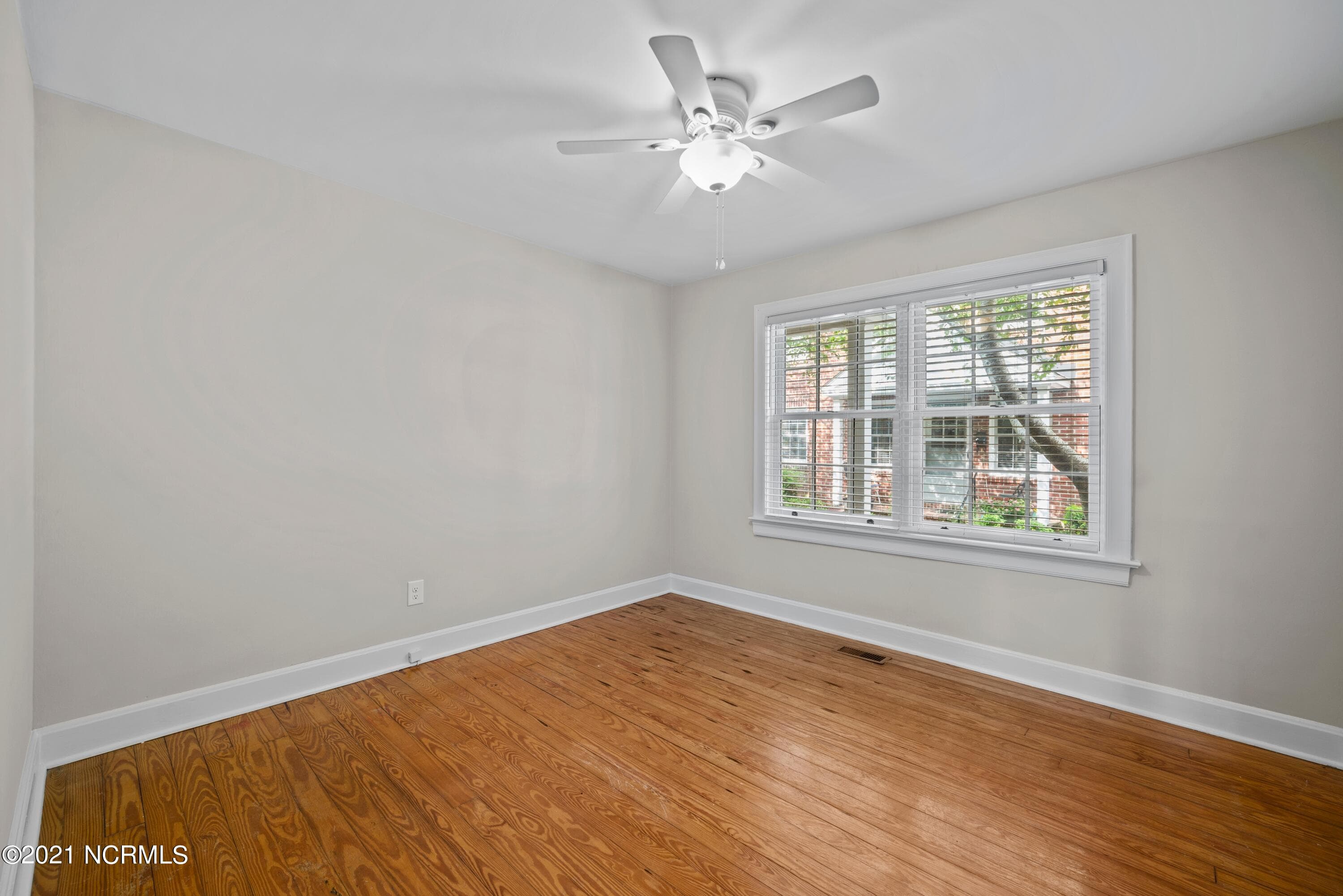 Apartment at 514 Broad Street, New Bern, NC 28560, photo 6 of 18