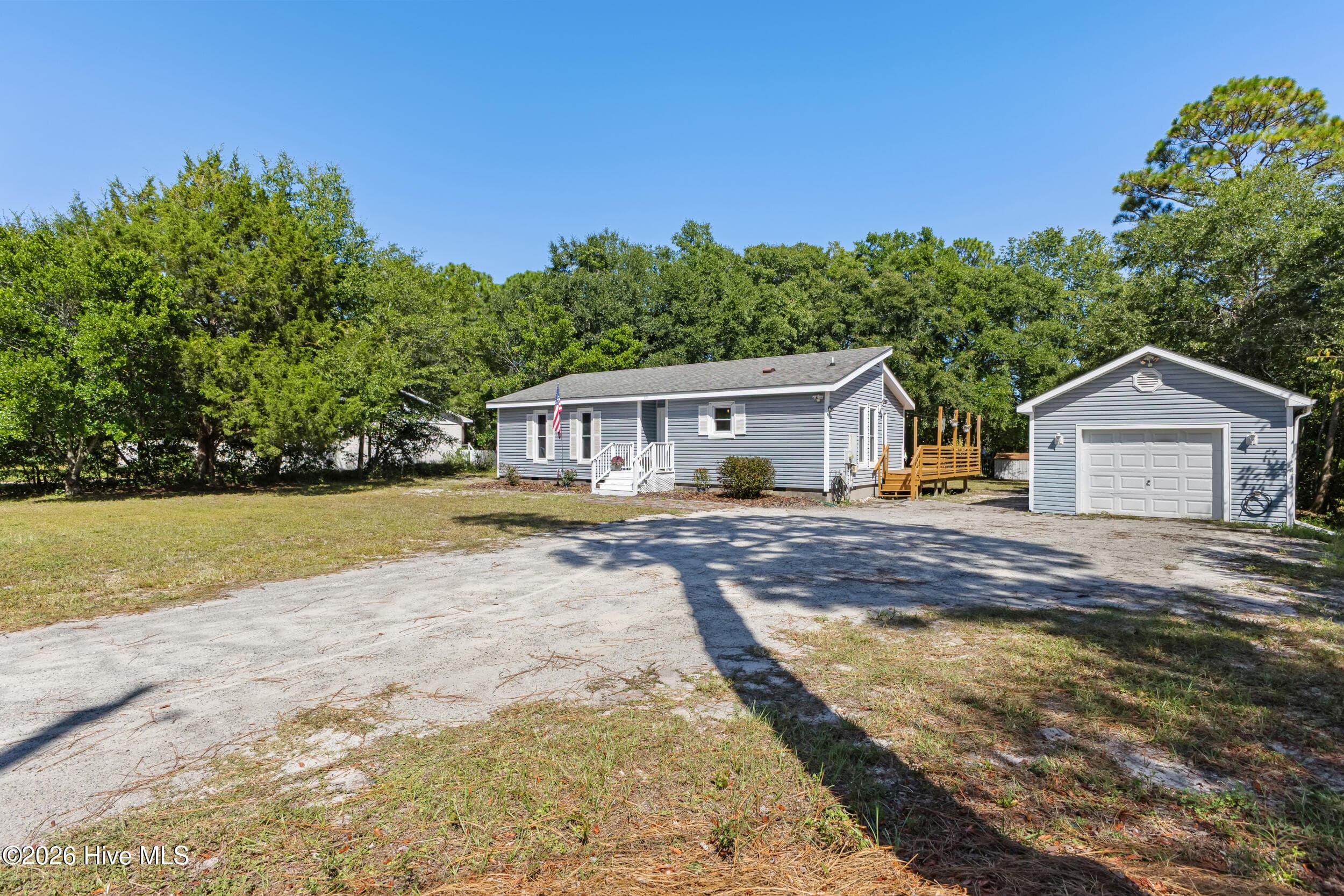 Single Family Residence at 327 Green Meadows Drive, Wilmington, NC 28405, photo 2 of 33