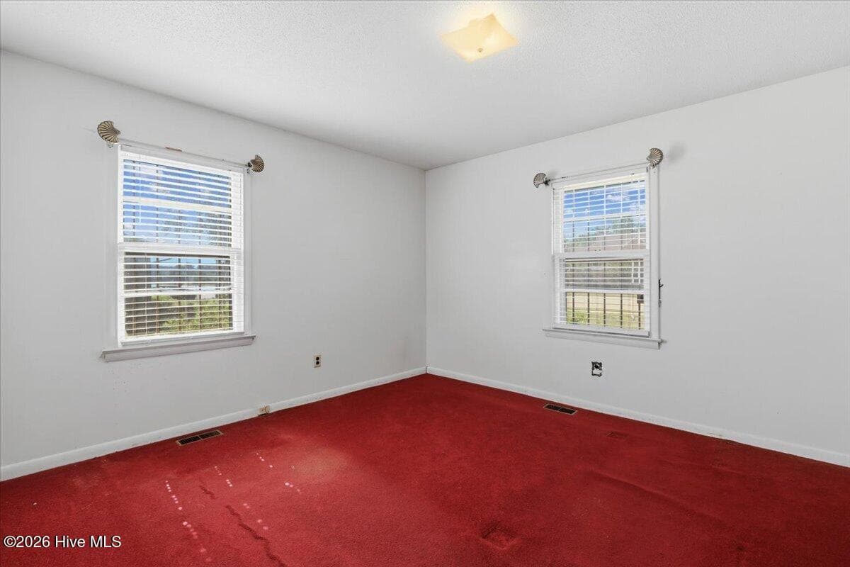 Single Family Residence at 1719 Lipscomb Road E, Wilson, NC 27893, photo 2 of 2