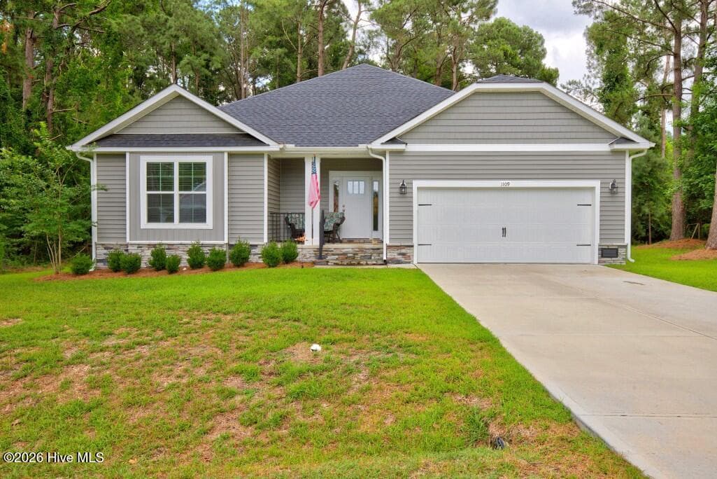 Single Family Residence at 1109 Coral Reef Drive, New Bern, NC 28560, photo 3 of 39