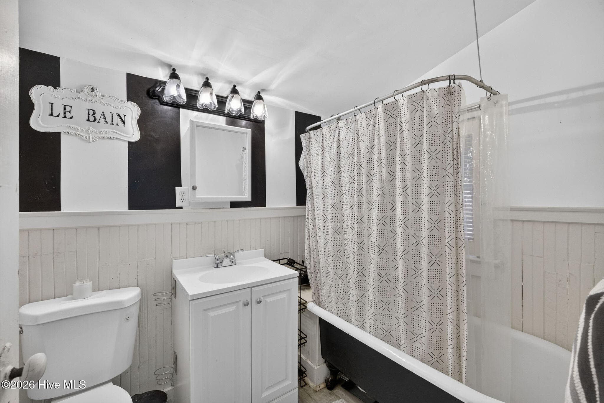 master bath - 1822 Waddell Street, Wilmington, NC 28401