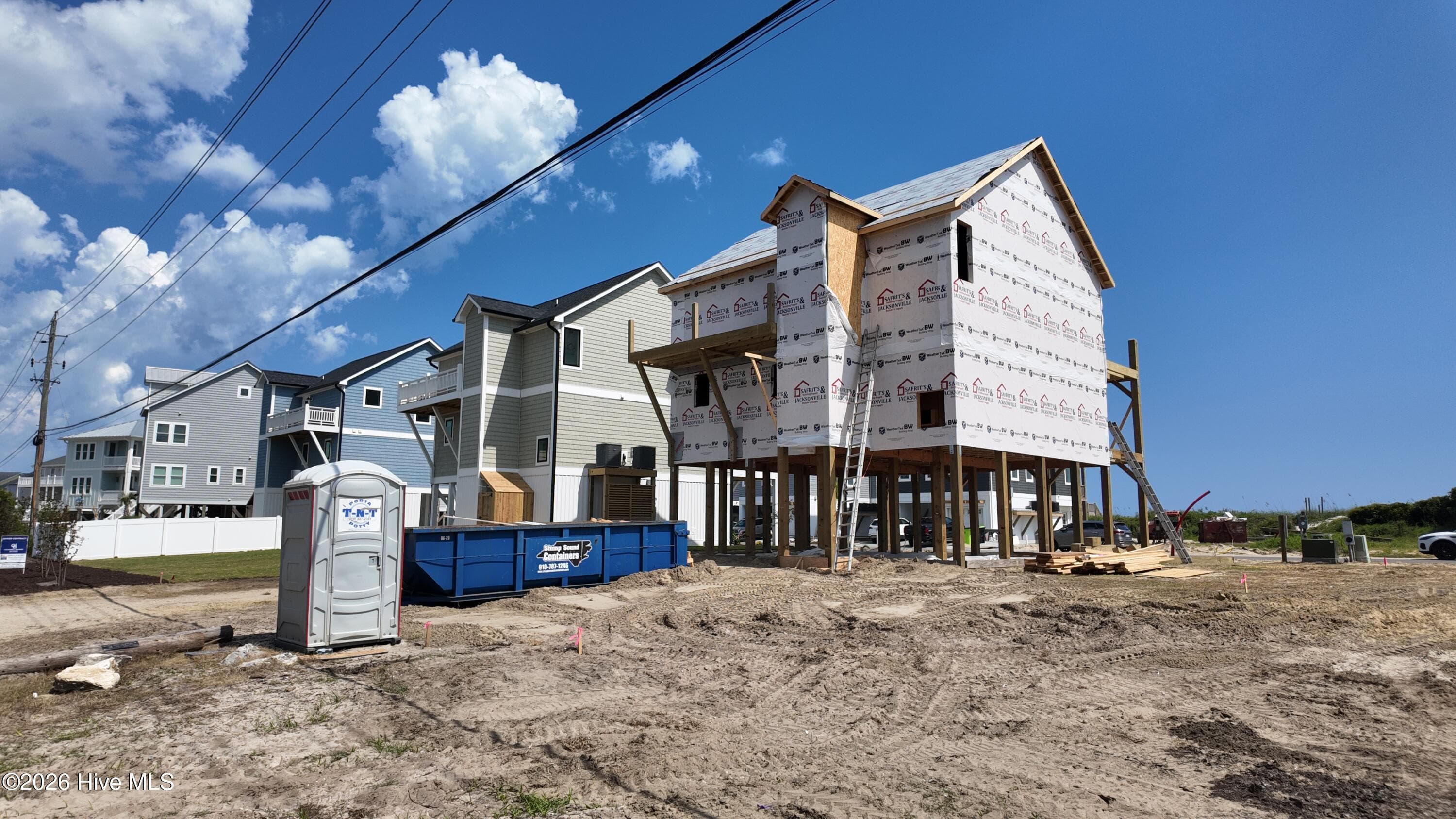 Single Family Residence at 735 Dune Ridge Court, Surf City, NC 28445, photo 15 of 37