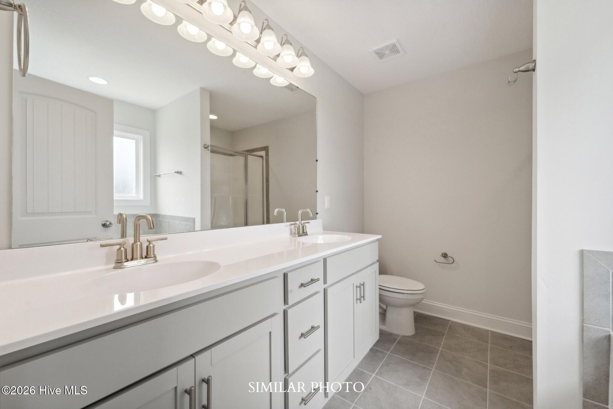 Single Family Residence at 725 Regiment Road, Jacksonville, NC 28546, photo 21 of 41