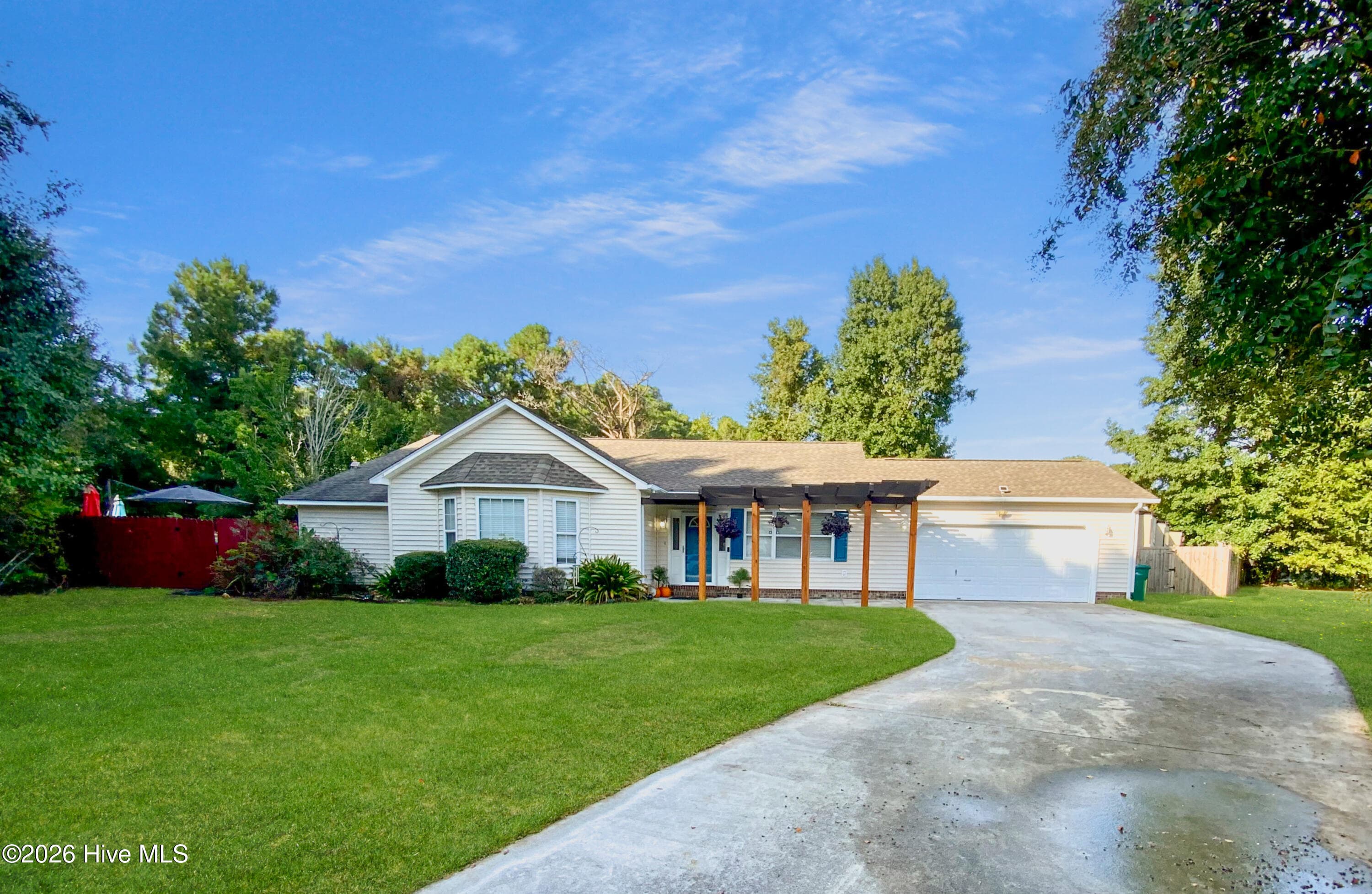 Single Family Residence at 102 Donna Court, Hubert, NC 28539, photo 3 of 54