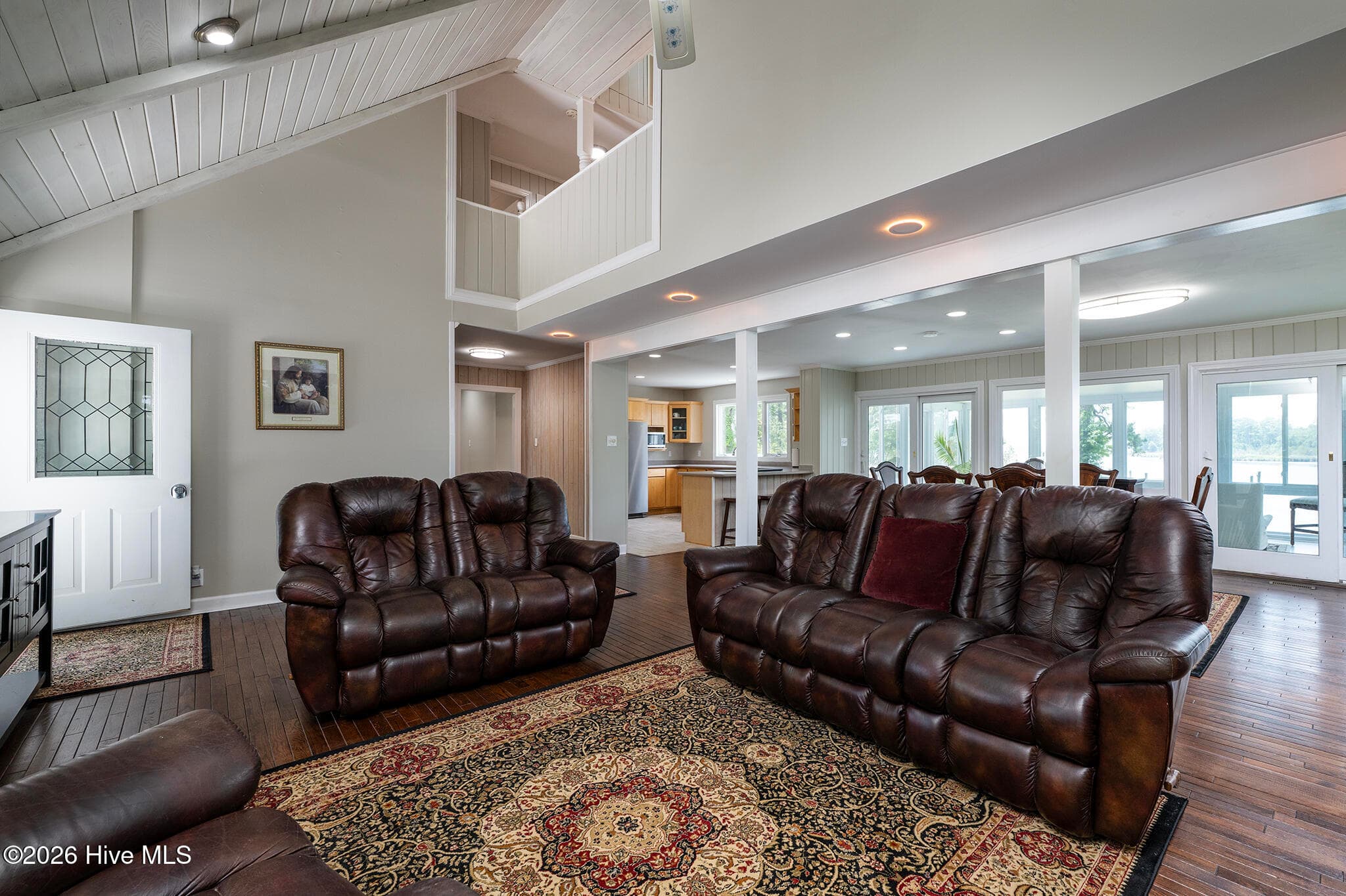 Open Concept Living Space Under a Soaring Ceiling - 5616 Gondolier Drive, New Bern, NC 28560