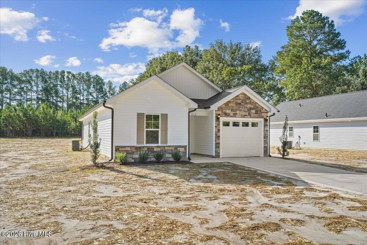 Single Family Residence at 312 E Howard Street, Roseboro, NC 28382, photo 7 of 37