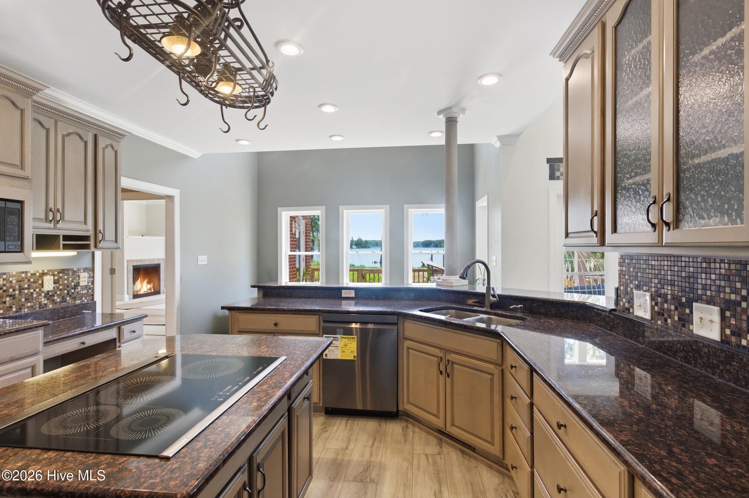 Kitchen - 516 Long Point Road, Chocowinity, NC 27817