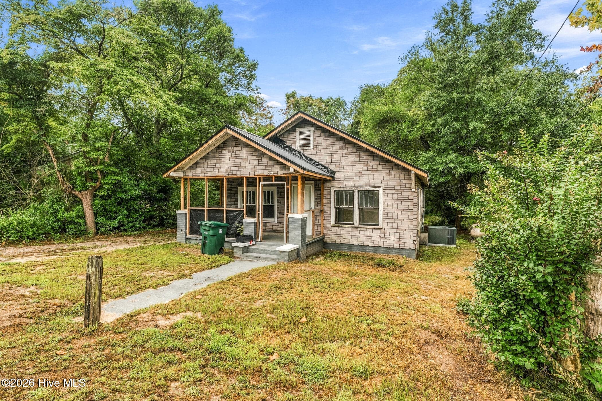Single Family Residence at 309 Pine Street, Hamlet, NC 28345, photo 3 of 27