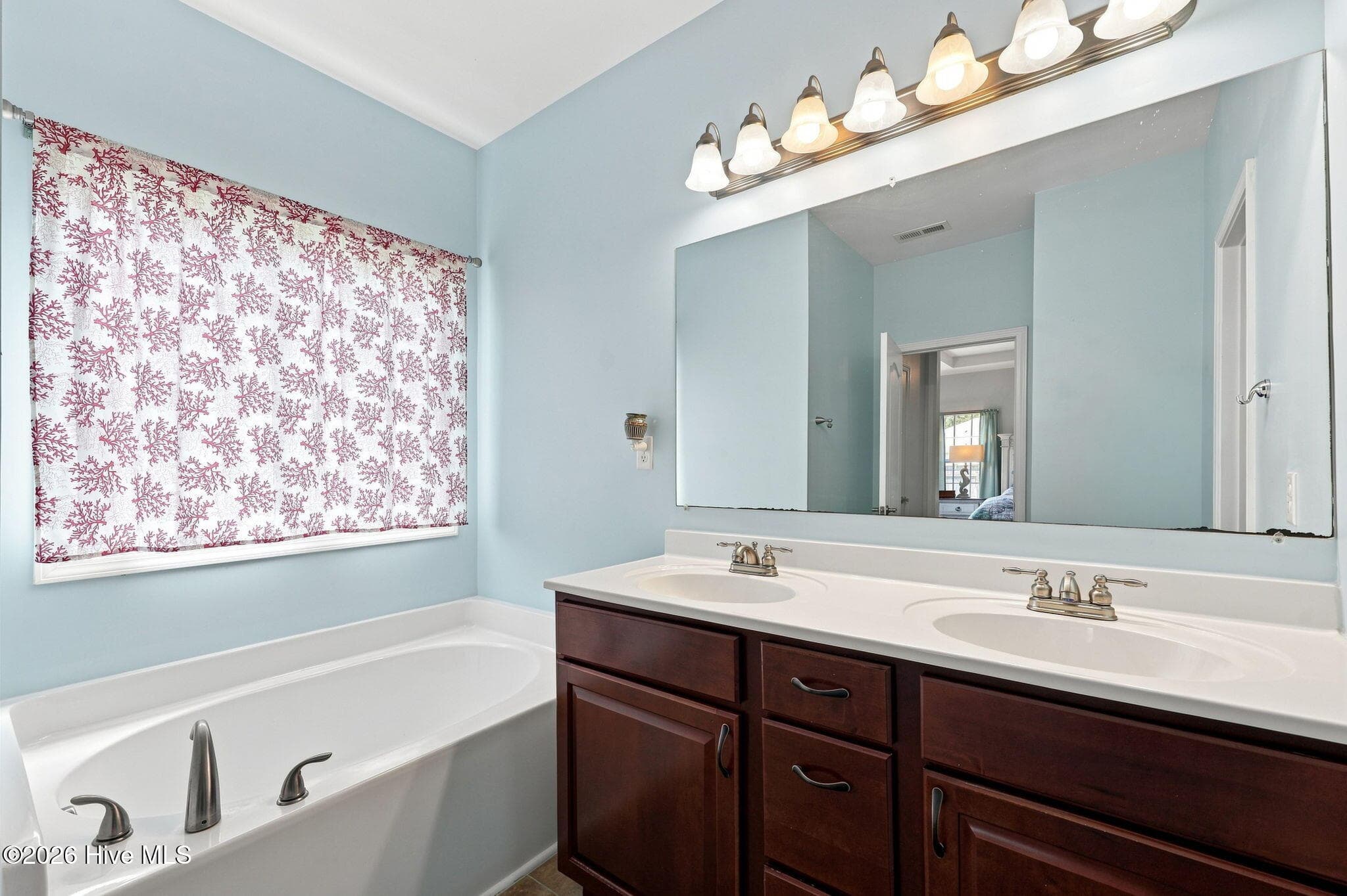 Single Family Residence at 504 Casting Net Way, Swansboro, NC 28584, photo 18 of 48