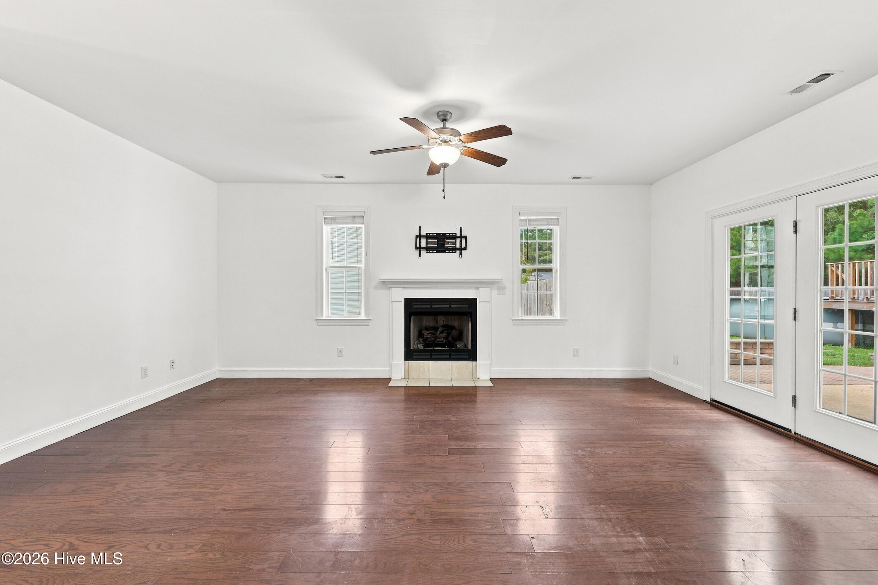 Single Family Residence at 116 Mccabe Court, Havelock, NC 28532, photo 6 of 62
