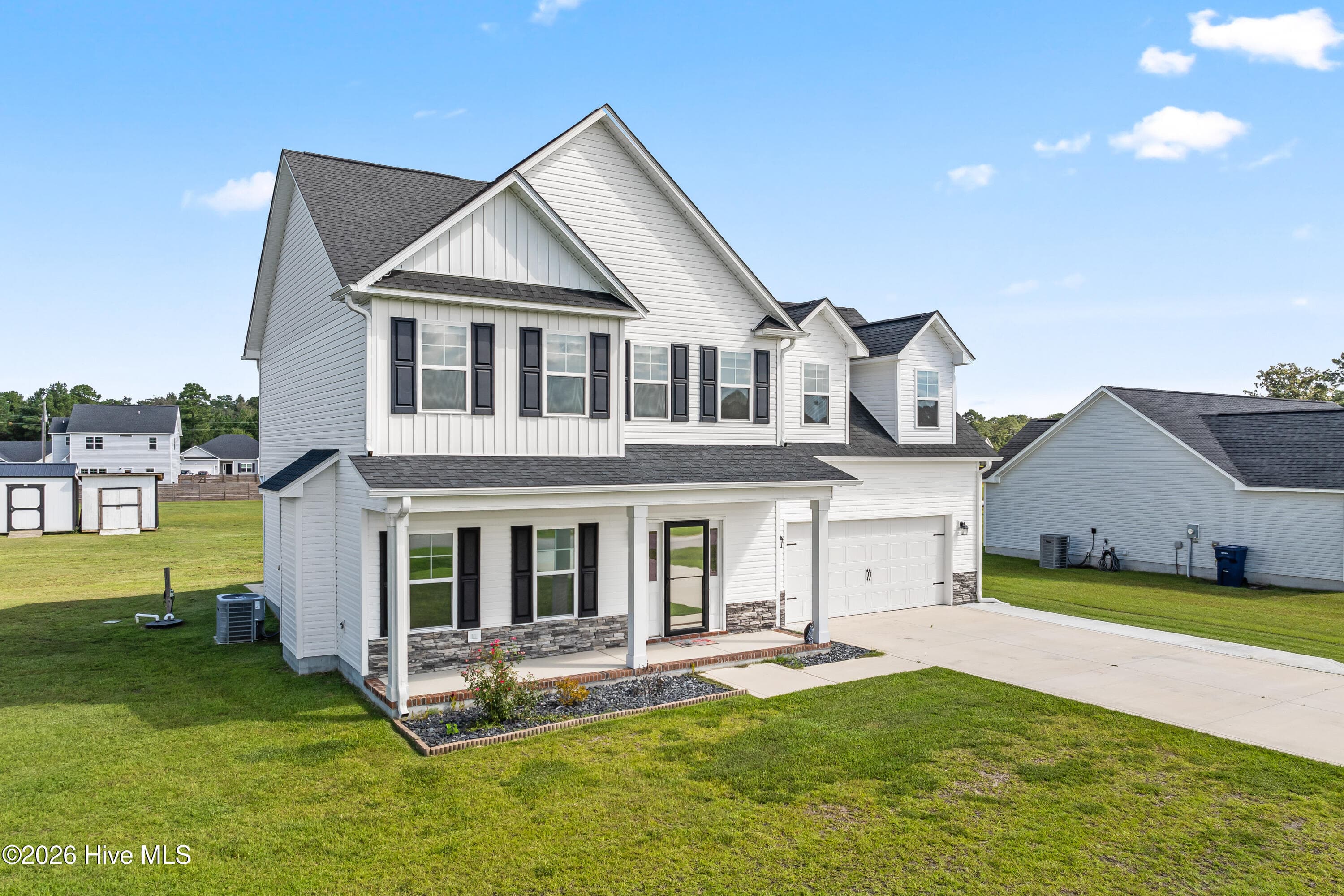 Single Family Residence at 158 Uzzell Road, Hubert, NC 28539, photo 2 of 45