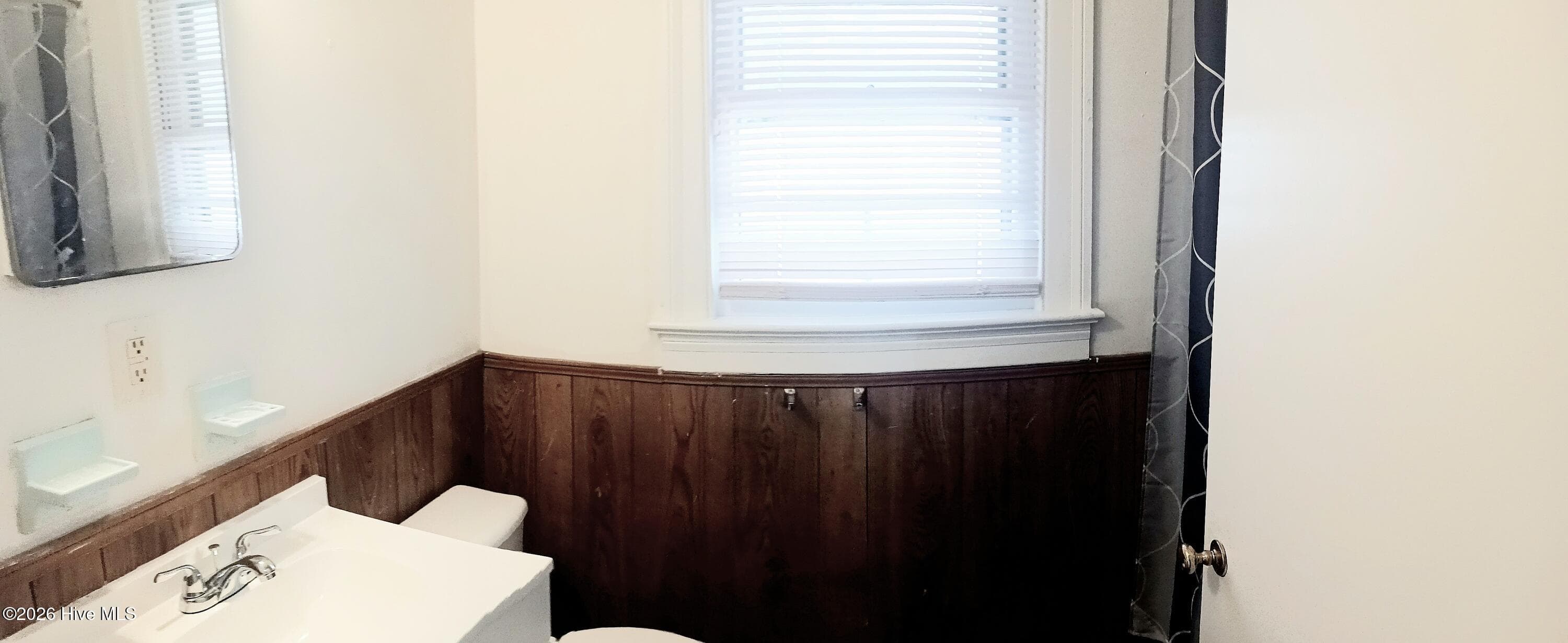 Single Family Residence at 322 Jefferson Street W, Wilson, NC 27893, photo 6 of 10