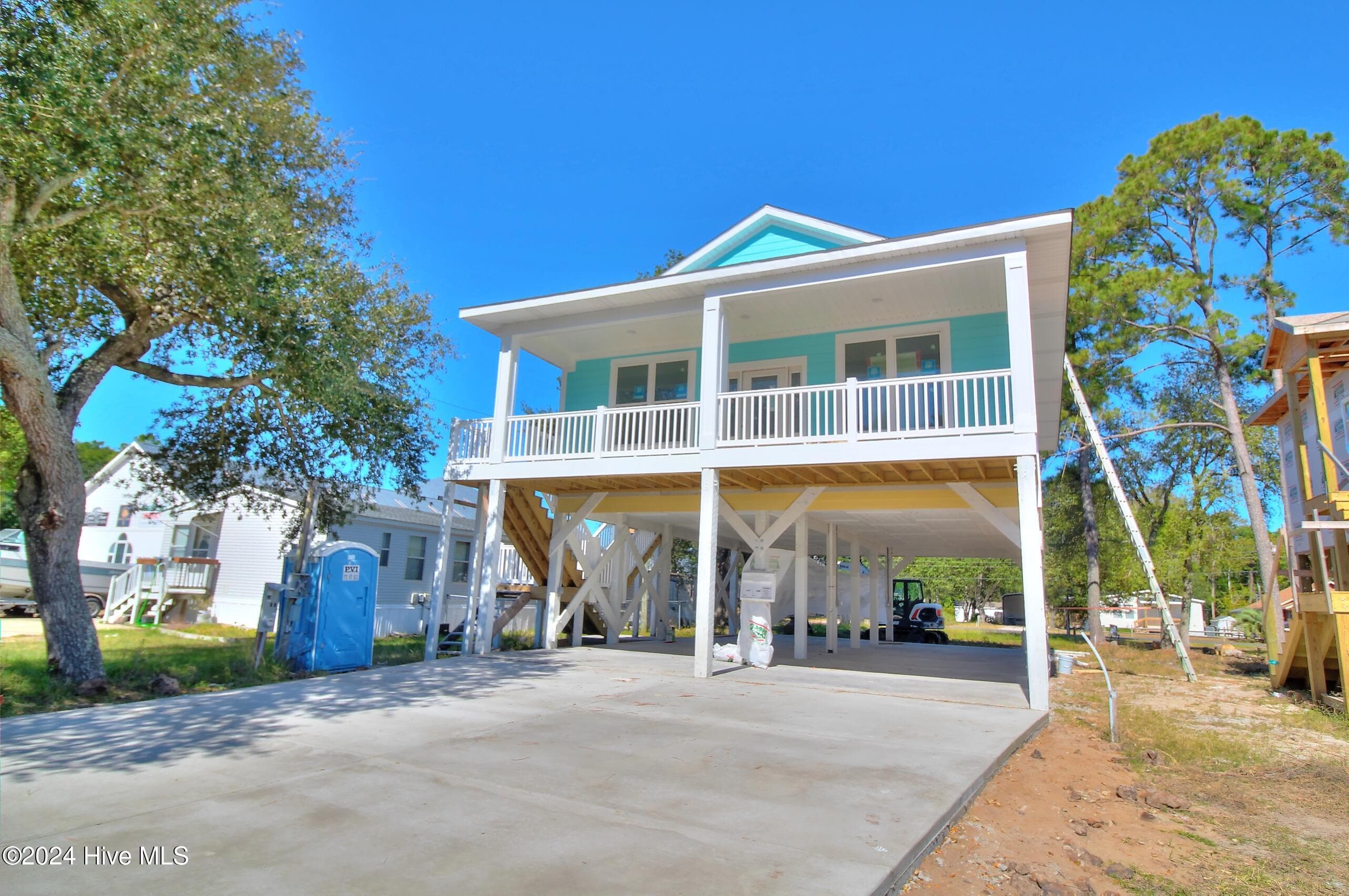 Single Family Residence at 6926 Beach Drive SW, Ocean Isle Beach, NC 28469, photo 2 of 12