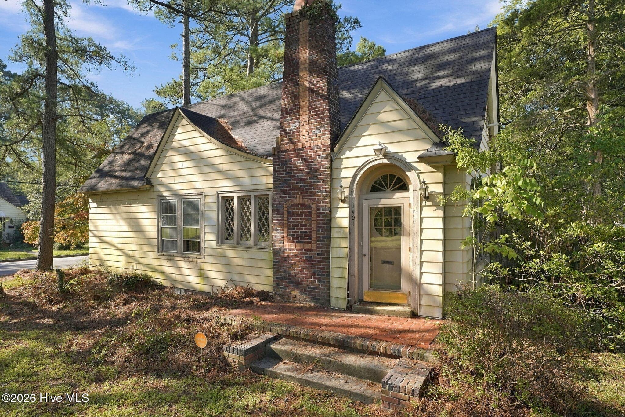 Single Family Residence at 1401 Gold Street N, Wilson, NC 27893, photo 2 of 27