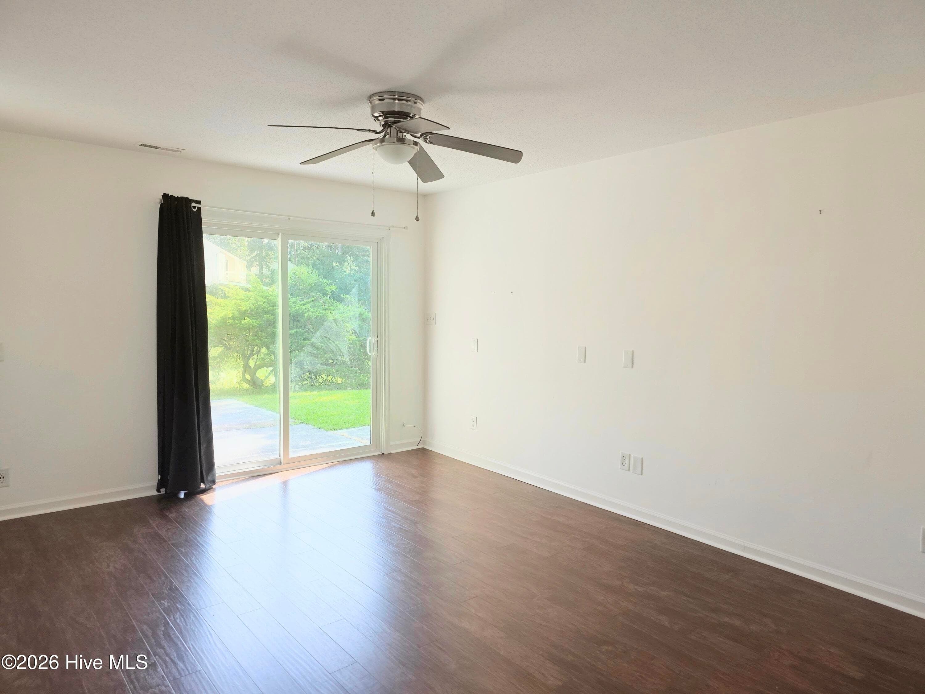 Townhouse at 114 Quarterdeck, New Bern, NC 28562, photo 26 of 33
