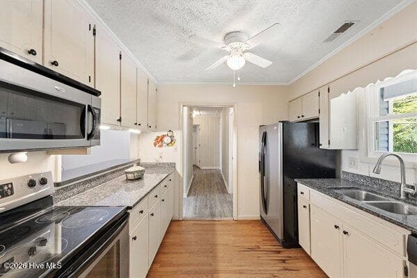 2902 Canal Cove Road, Lake Waccamaw, NC 28450