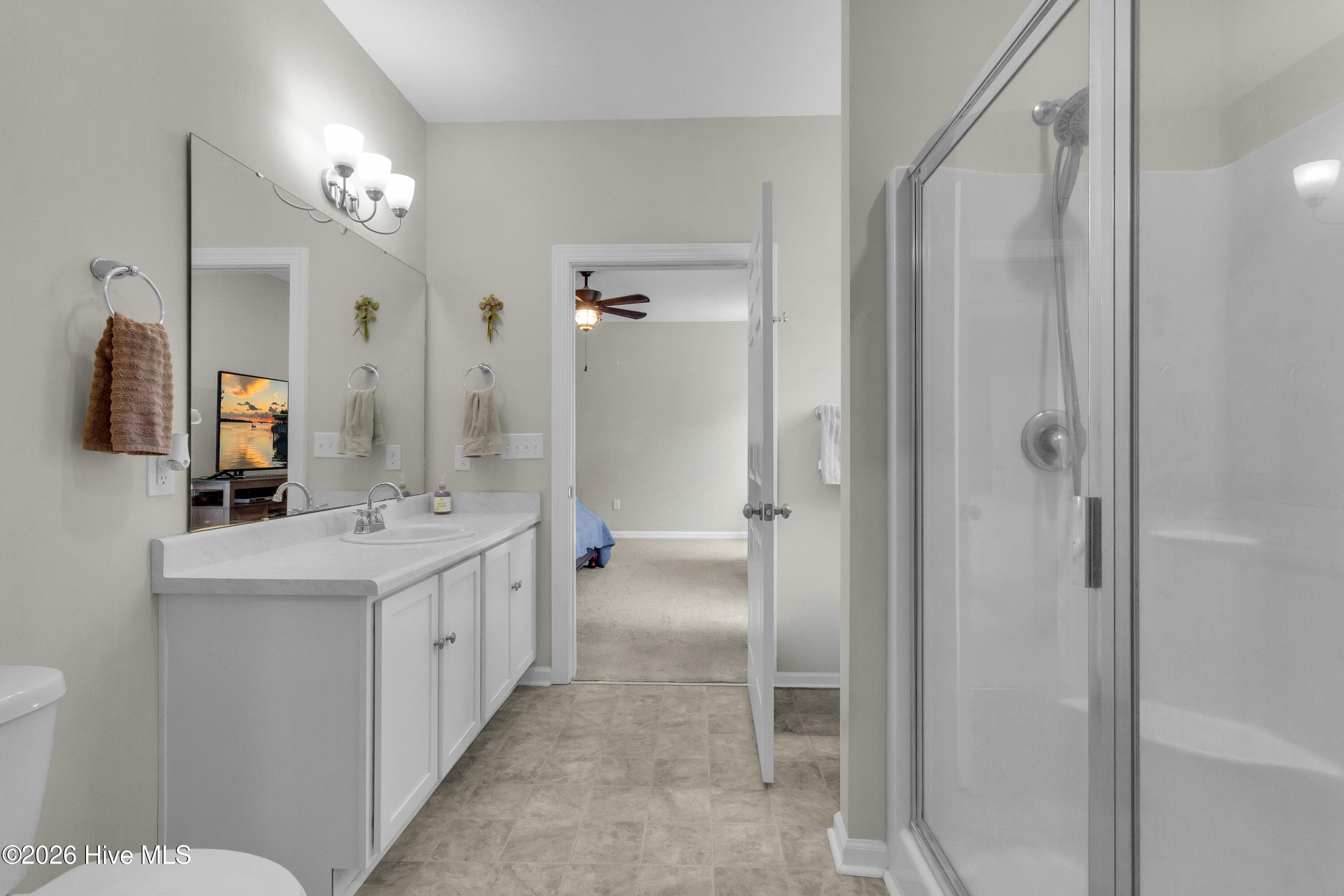 Owners Bathroom - 5430 Creek Pointe Road, New Bern, NC 28560