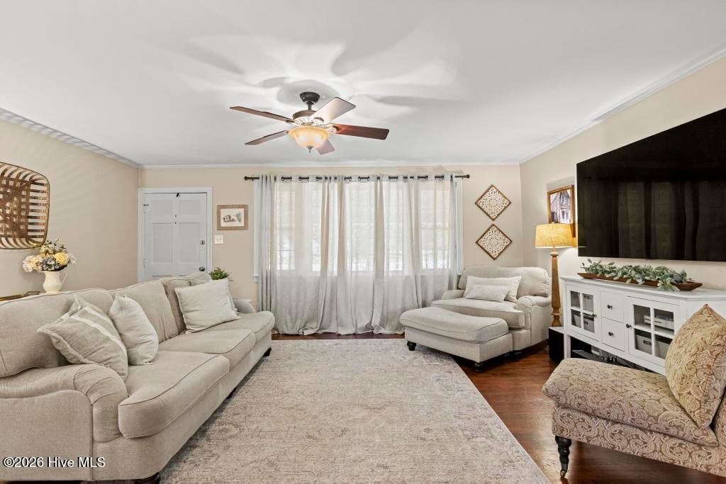 Single Family Residence at 1121 Hendricks Avenue, Jacksonville, NC 28540, photo 2 of 3