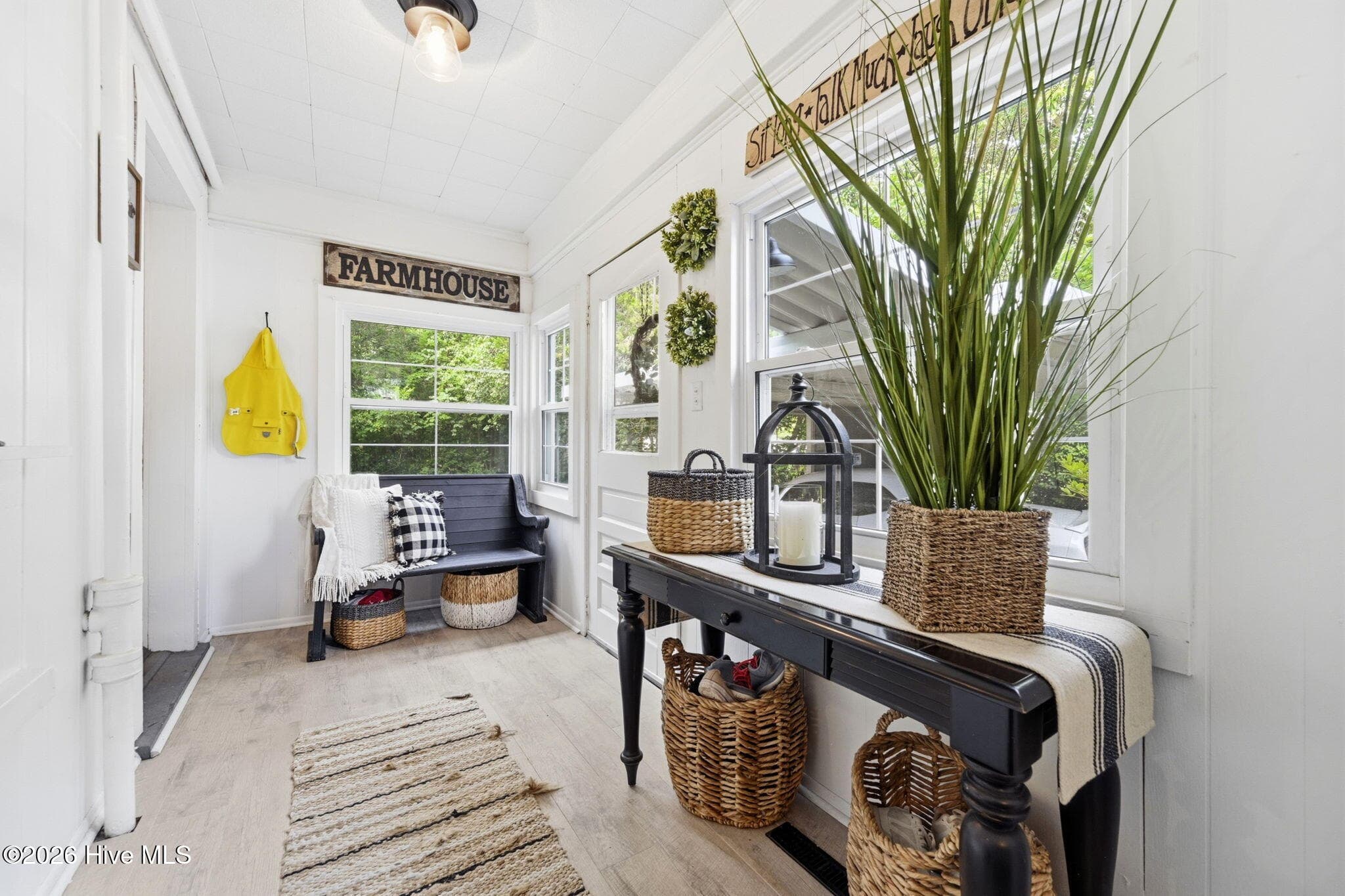 Sunroom - 105 E Hargett Street, Richlands, NC 28574