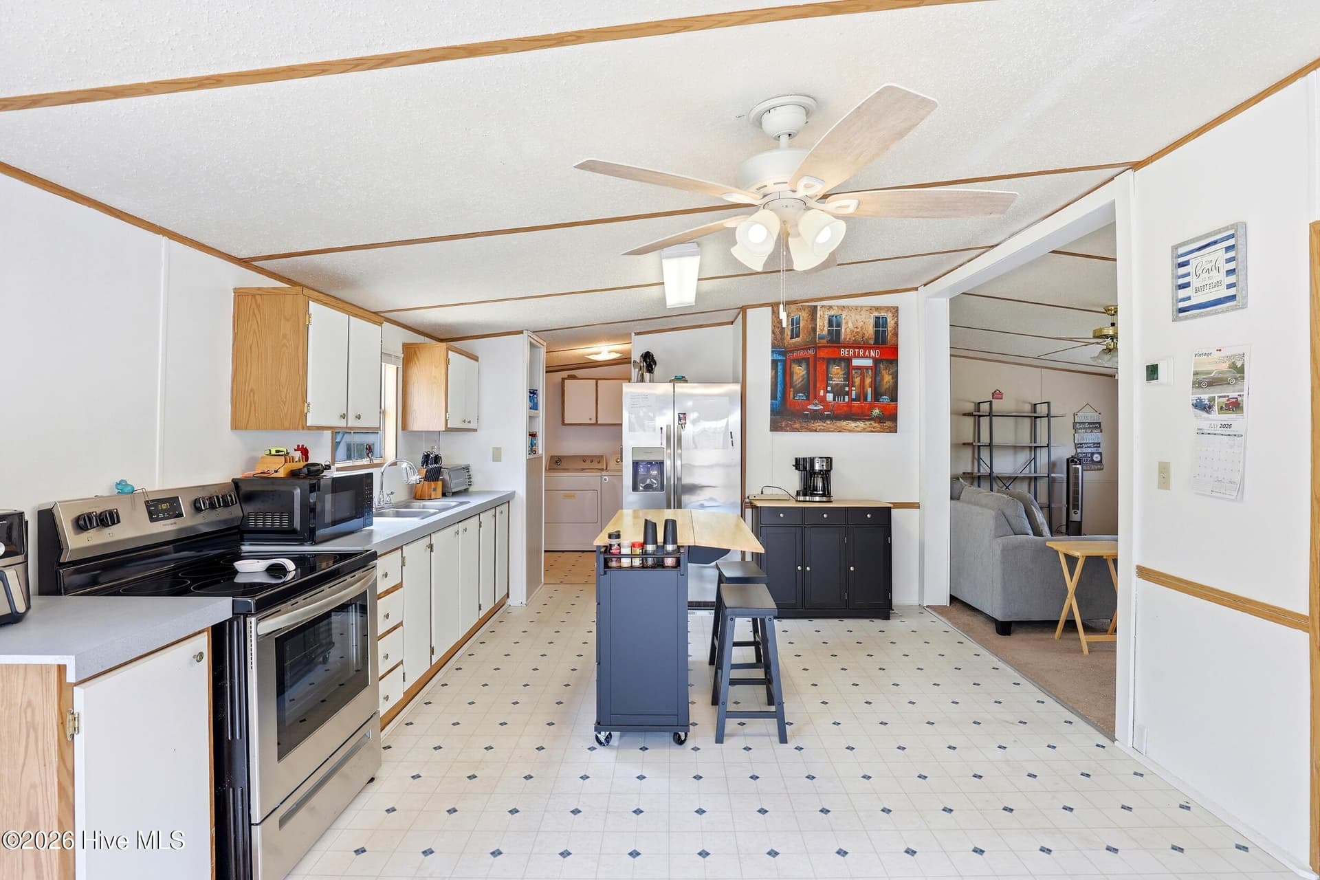 Manufactured Home at 709 Inlet Acres Drive, Wilmington, NC 28412, photo 8 of 44