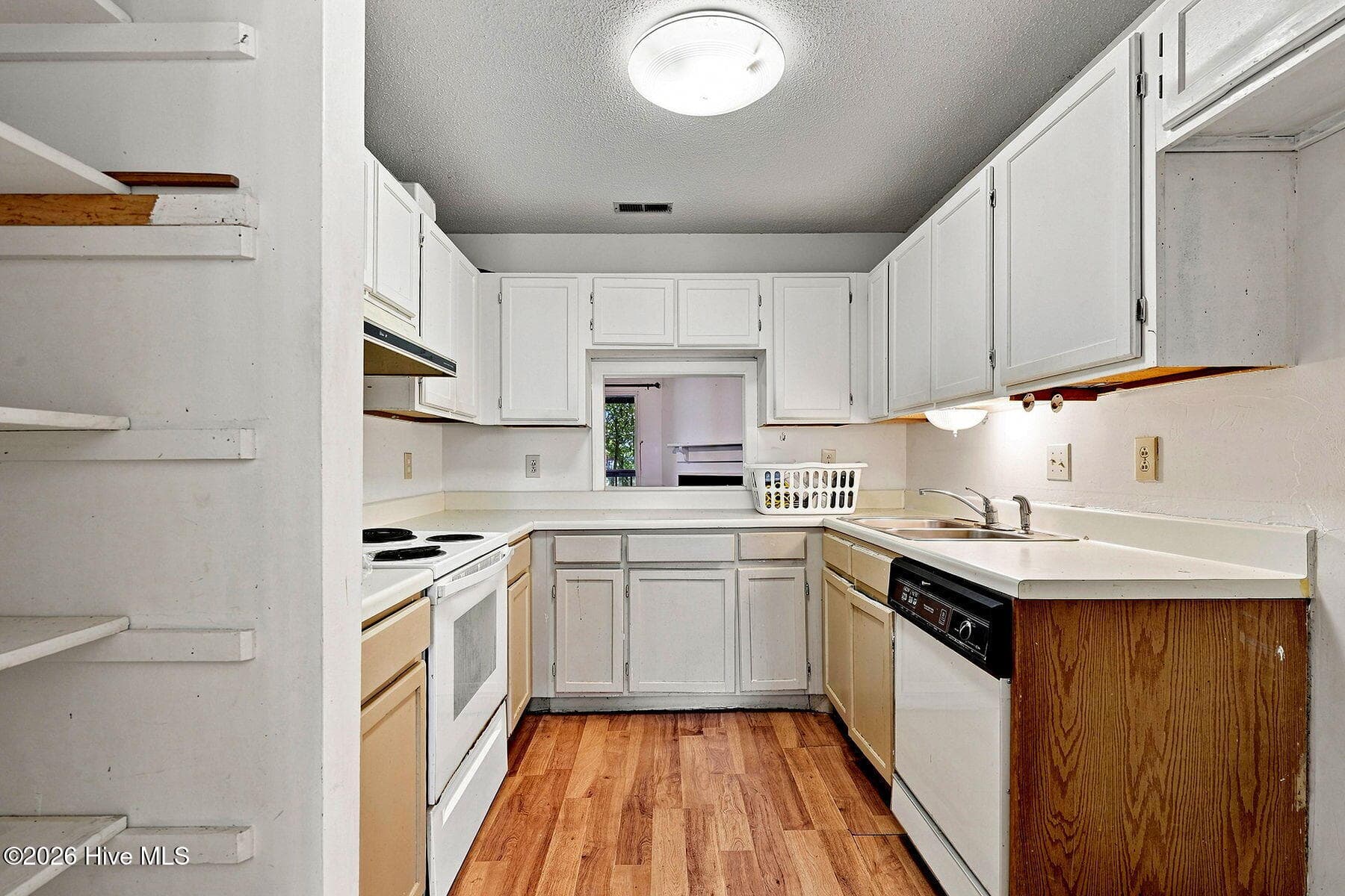 Condominium at 4621 Timbermill Court 304, Raleigh, NC 27612, photo 6 of 25