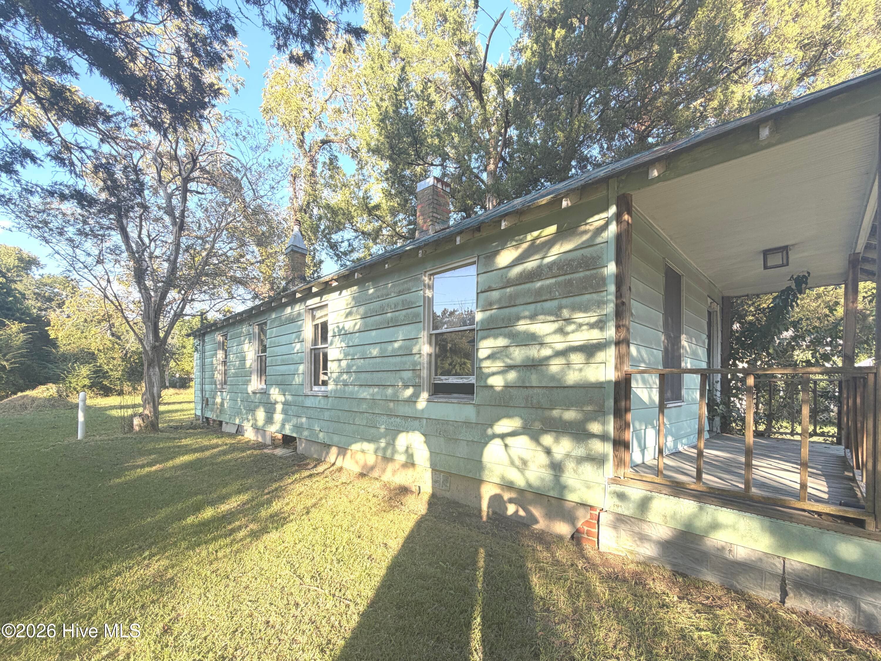 Single Family Residence at 2204 Oaks Road, New Bern, NC 28560, photo 3 of 15