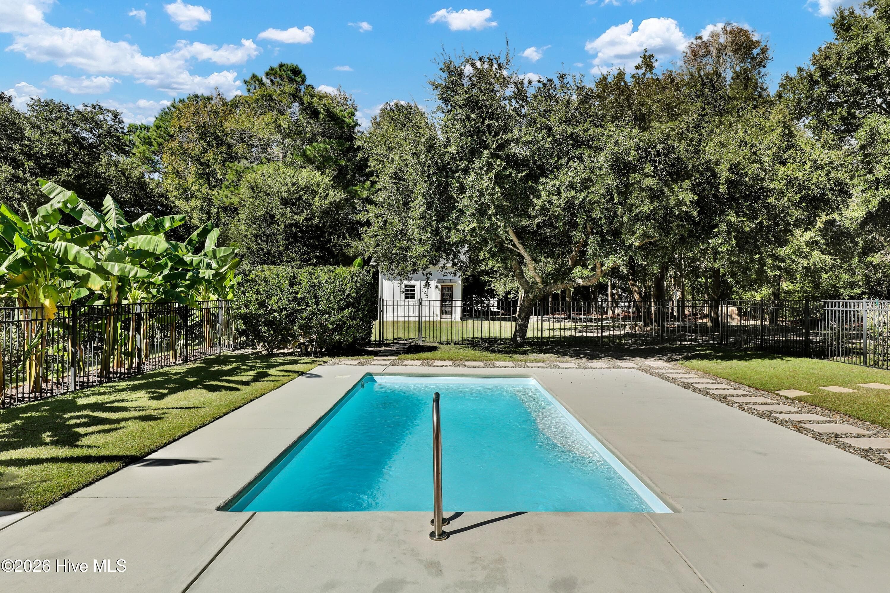 Single Family Residence at 351 Olde Point Loop, Hampstead, NC 28443, photo 14 of 81