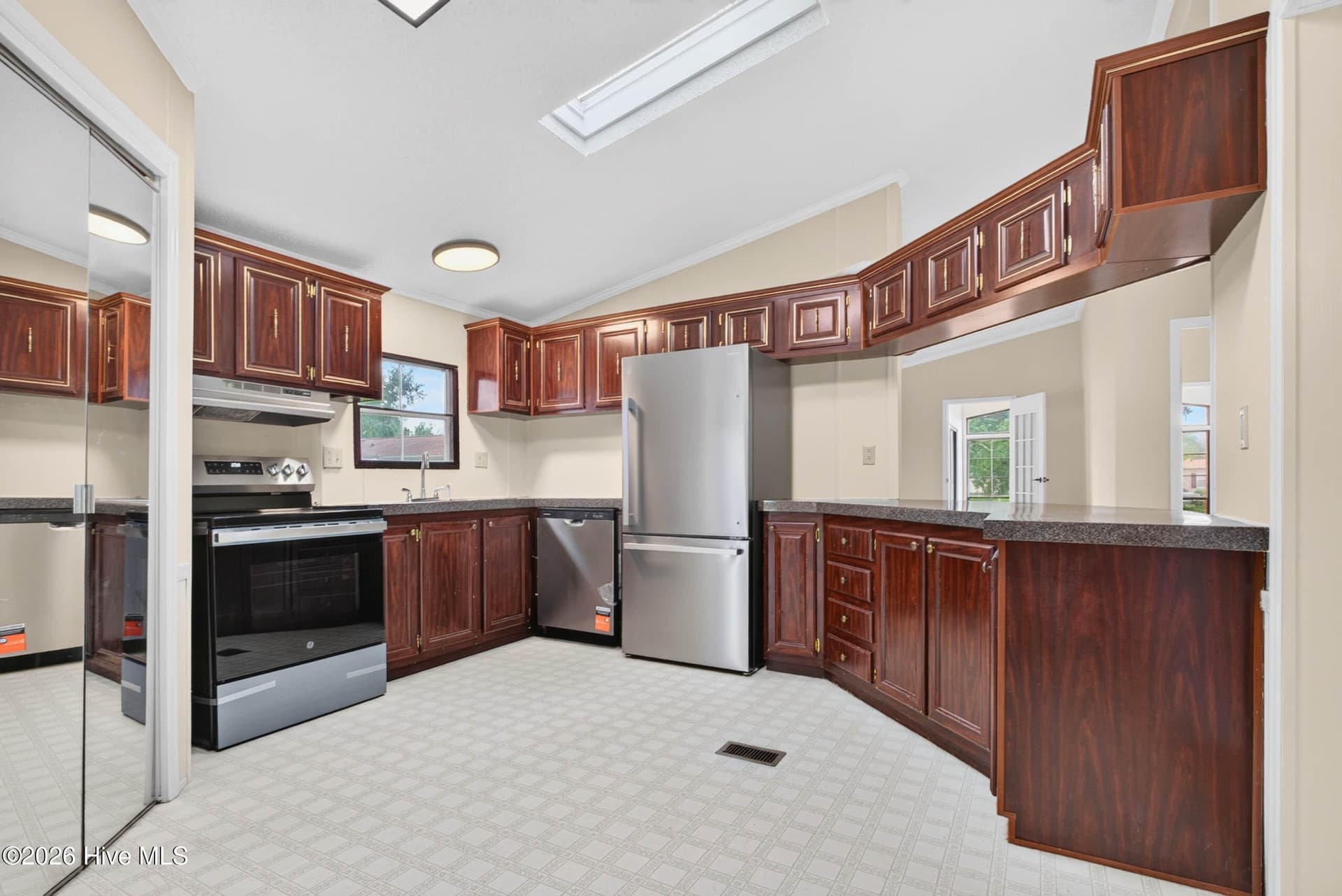 Manufactured Home at 1094 Gull Court SW, Calabash, NC 28467, photo 2 of 3