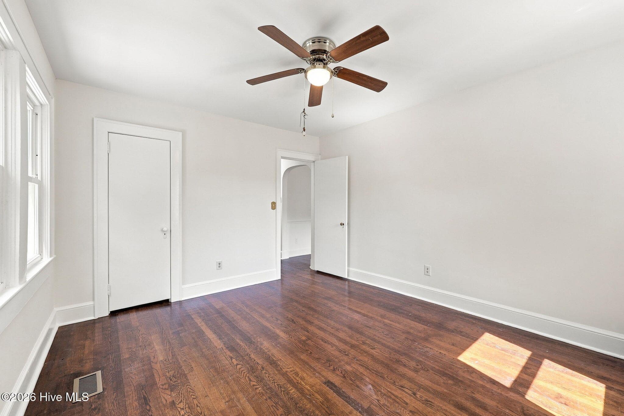 Single Family Residence at 301 W 15th Street, Washington, NC 27889, photo 14 of 31