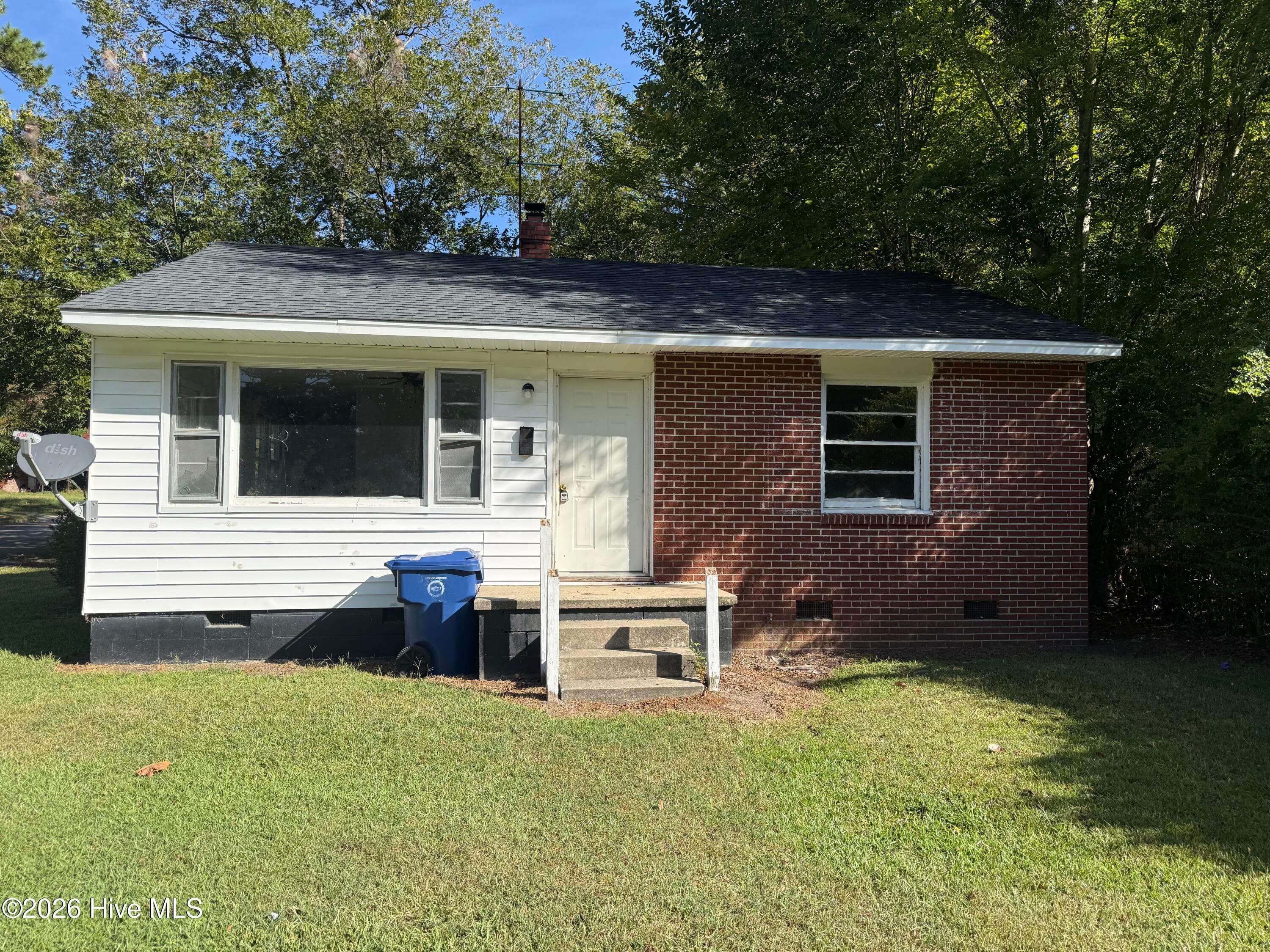800 Dixon Street, Kinston, NC 28501