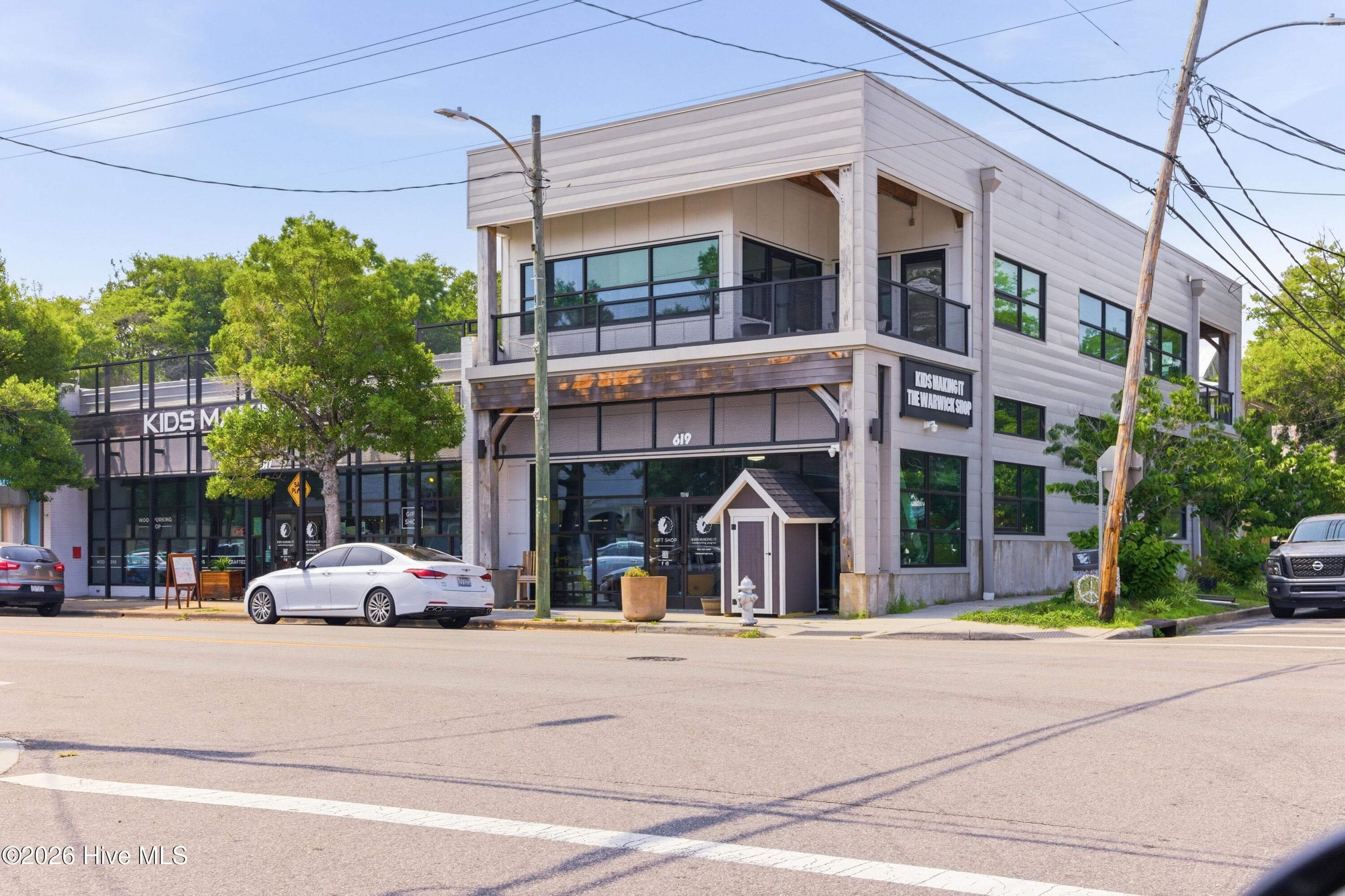 Nearby business - 623 S 6th Street, Wilmington, NC 28401