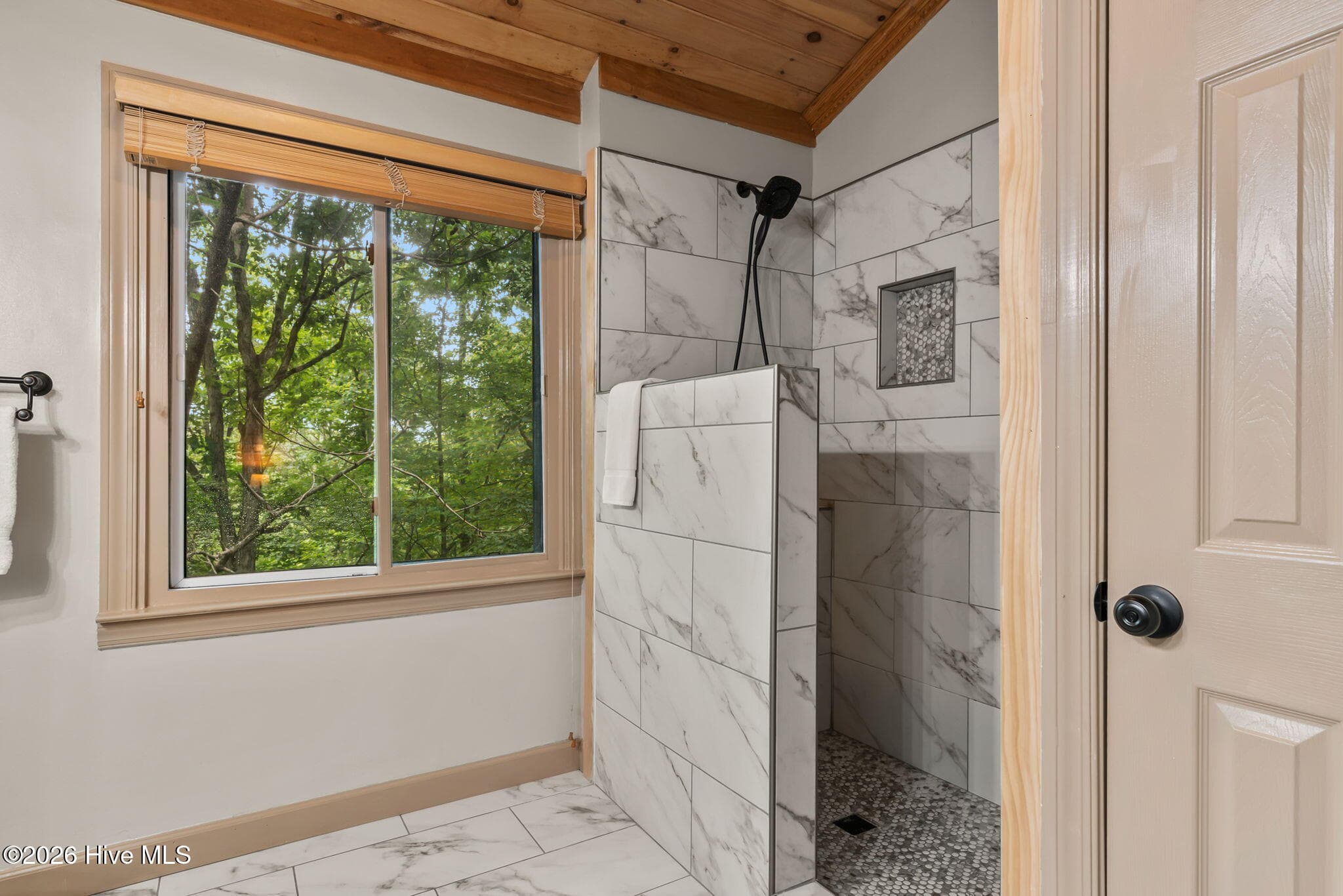 Single Family Residence at 398 Mountain Tops Circle, Blue Ridge, GA 30513, photo 28 of 63