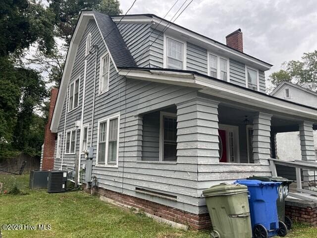 Single Family Residence at 1006 Lee Street N, Wilson, NC 27893, photo 5 of 33