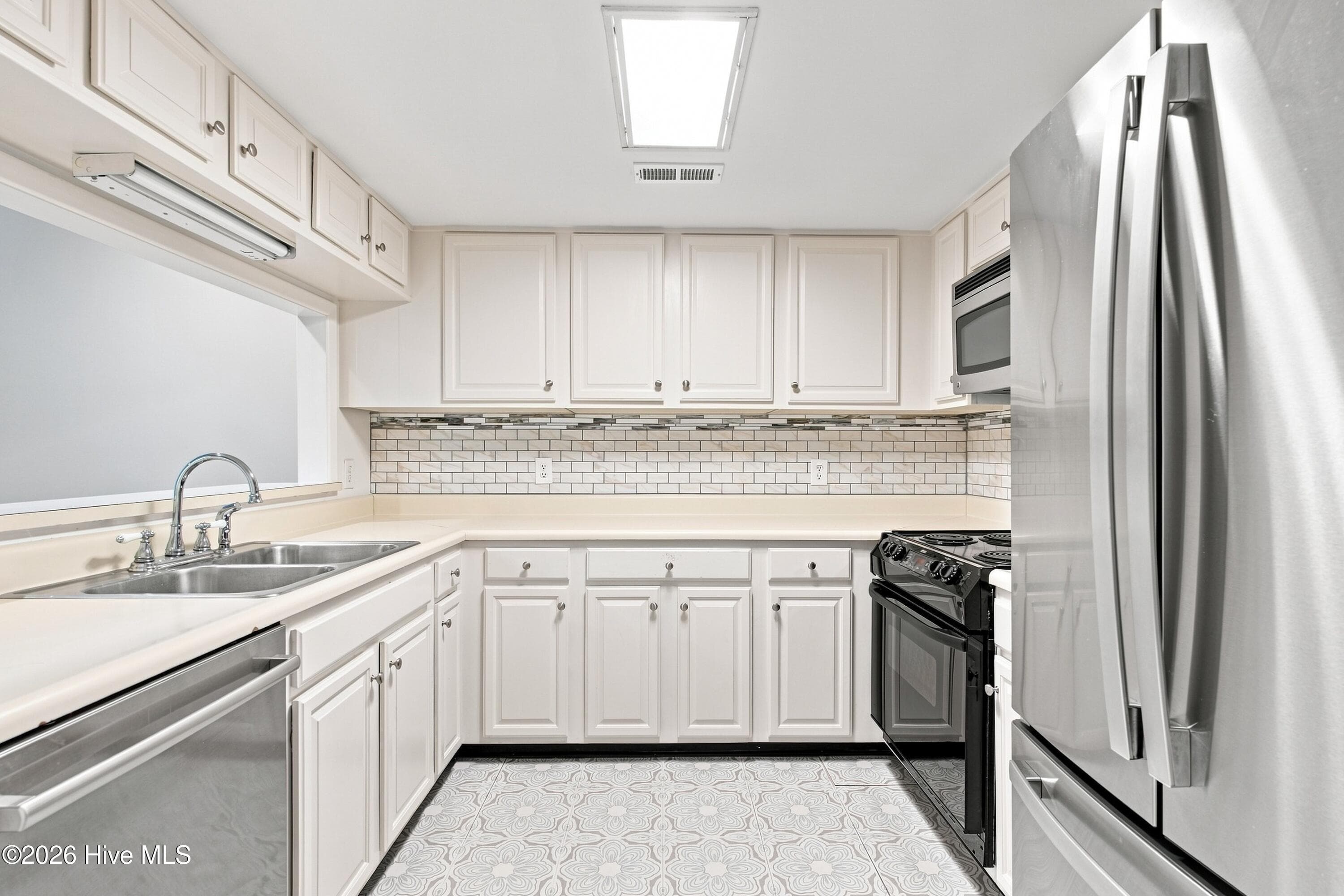Townhouse at 1800 Eastwood Road Apt 253, Wilmington, NC 28403, photo 13 of 43