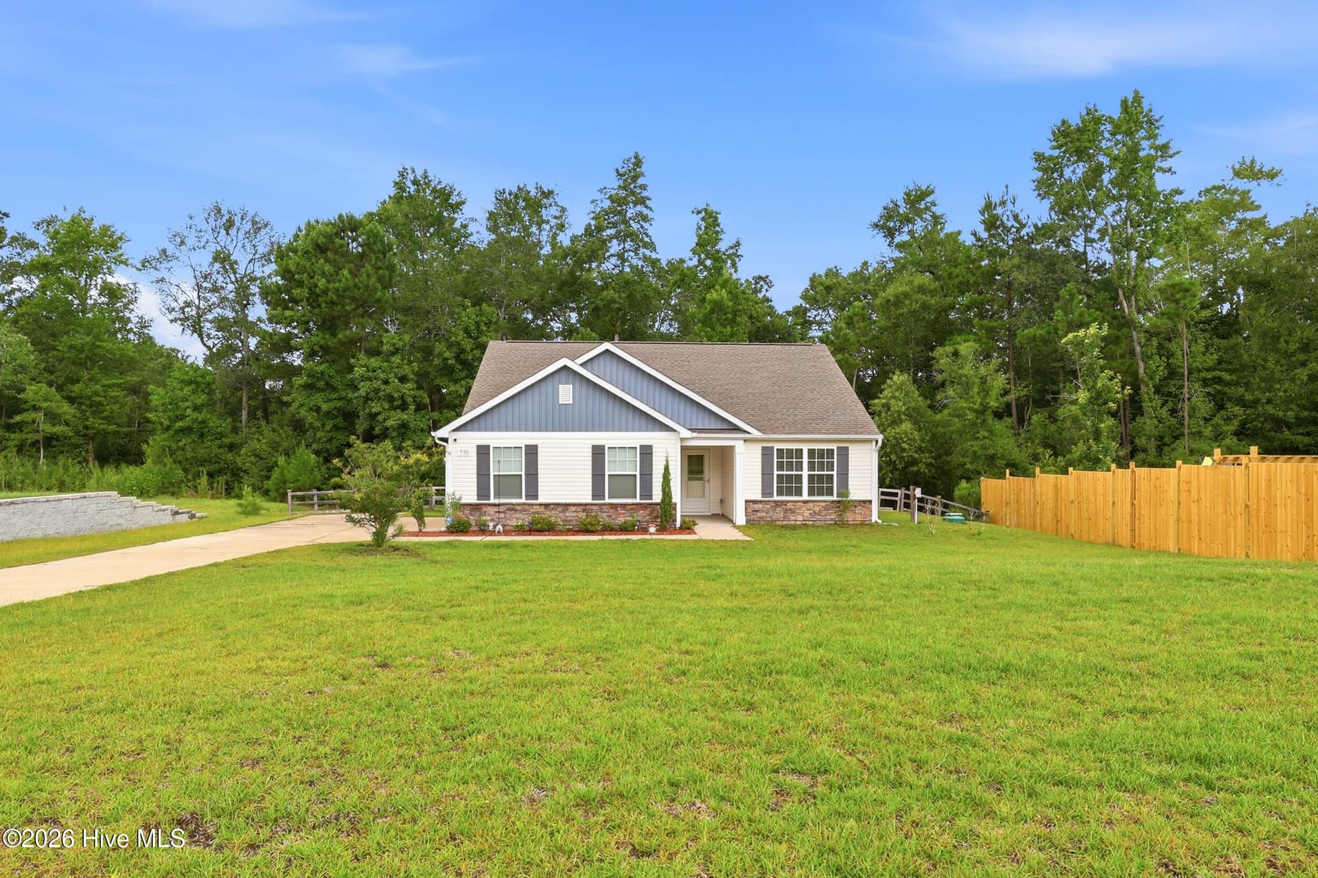 Single Family Residence at 530 Poppleton Drive, Hampstead, NC 28443, photo 4 of 61