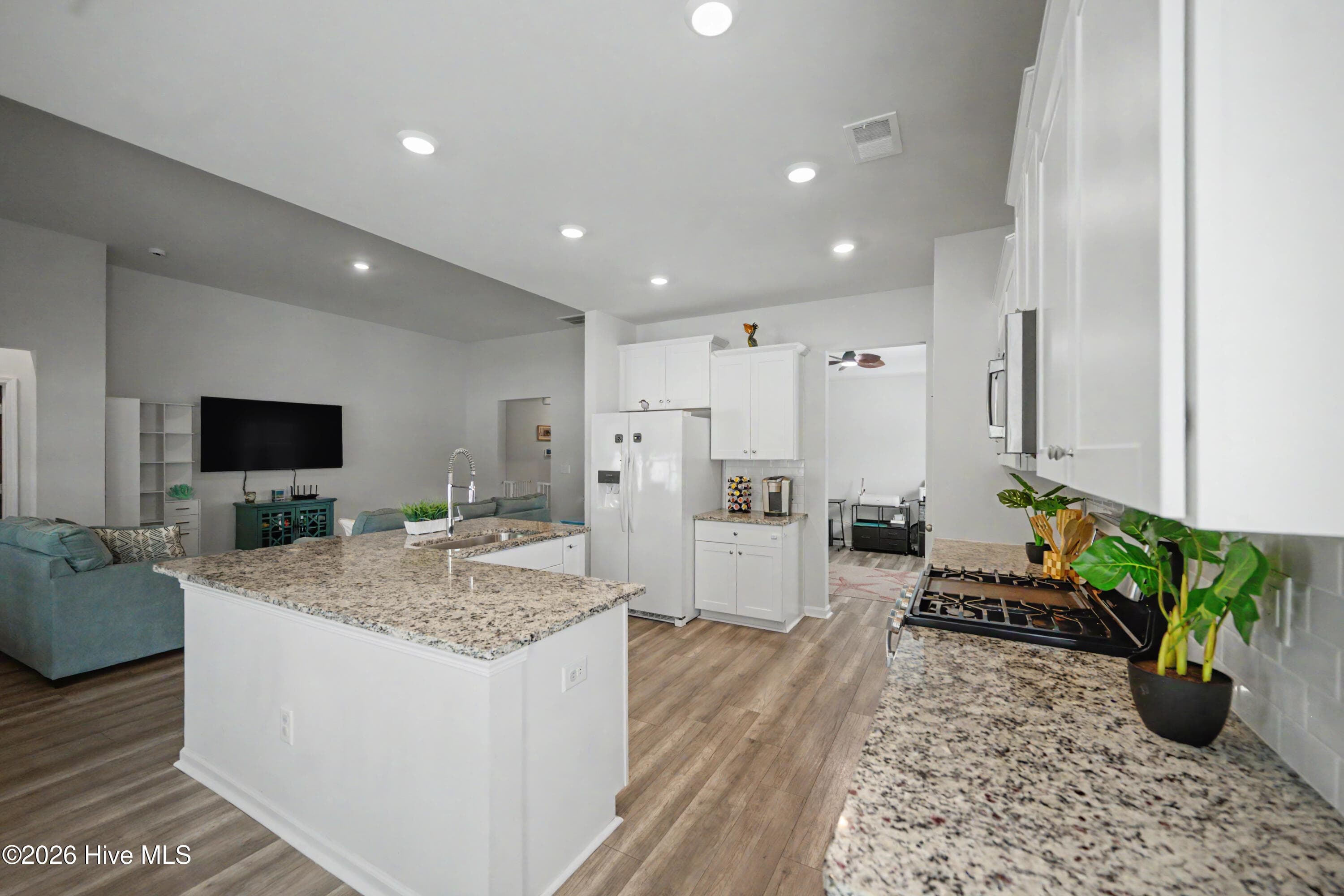 Single Family Residence at 9056 Island Shore Avenue, Calabash, NC 28467, photo 17 of 54