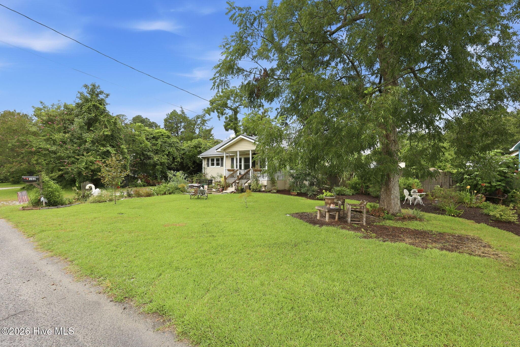 Single Family Residence at 102 Ellington Street, New Bern, NC 28560, photo 3 of 3